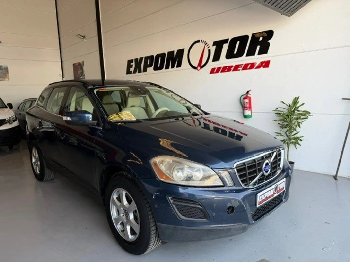 Volvo XC60 D5 Kinetic AWD Aut. Azul - 1