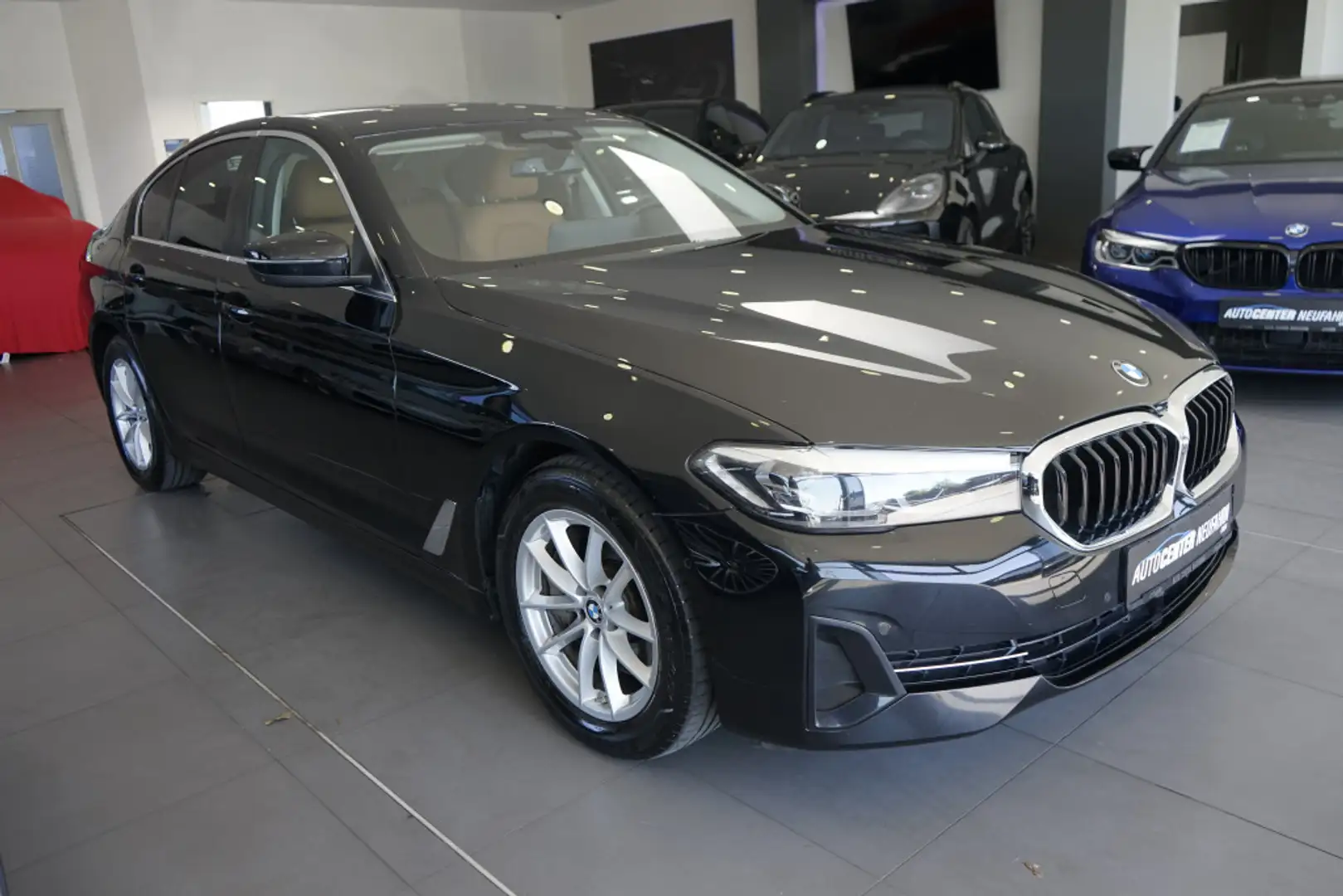 BMW 530 NAVI+LED+KLIMA+PDC+KAMERA+TEMPOMAT+ Zwart - 1