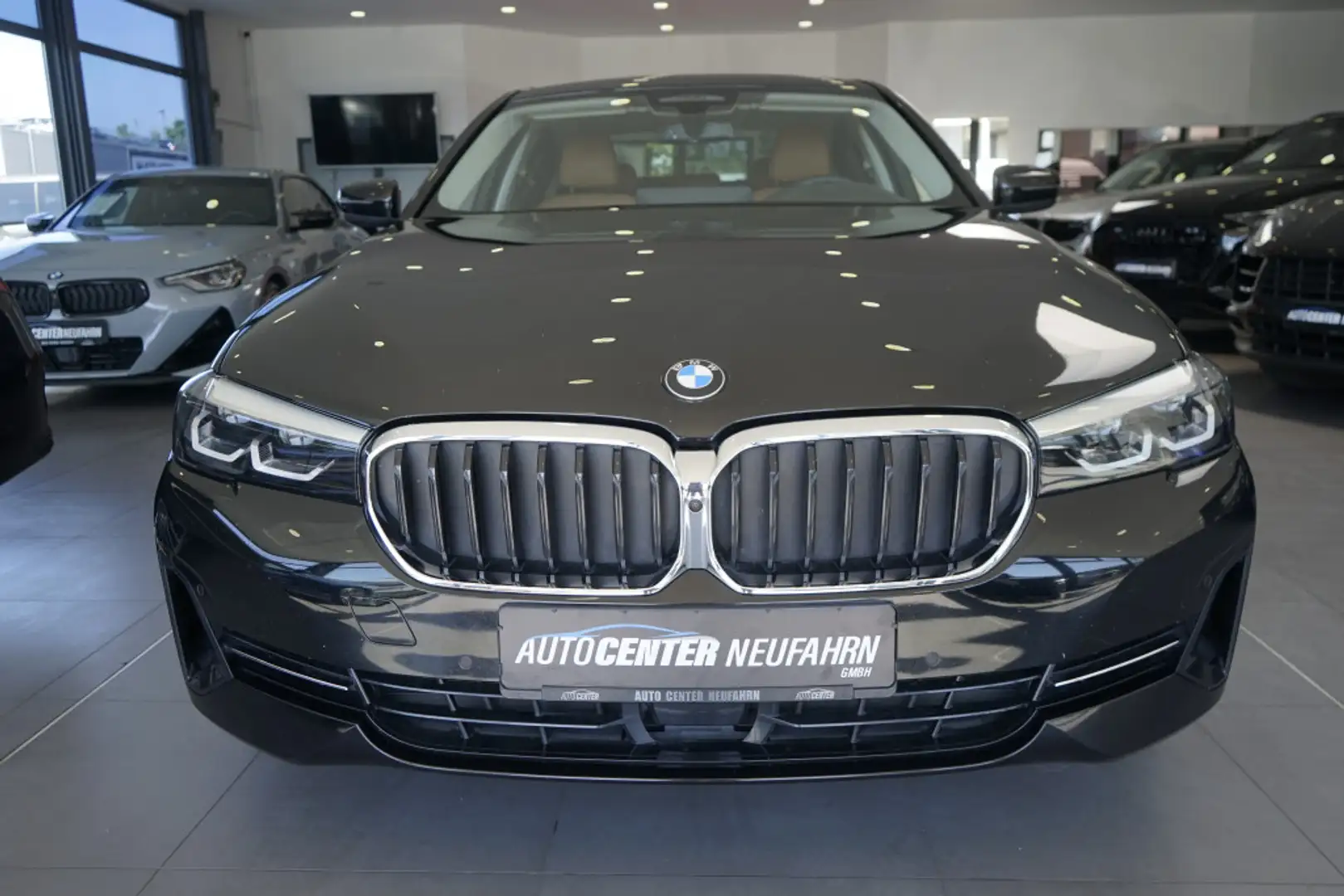 BMW 530 NAVI+LED+KLIMA+PDC+KAMERA+TEMPOMAT+ Zwart - 2