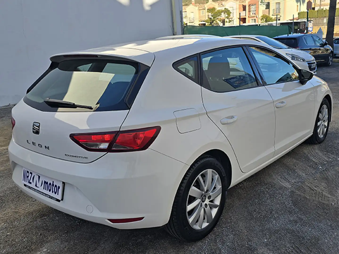 SEAT Leon 1.6TDI CR S&S Reference Eco. 110 Blanc - 2