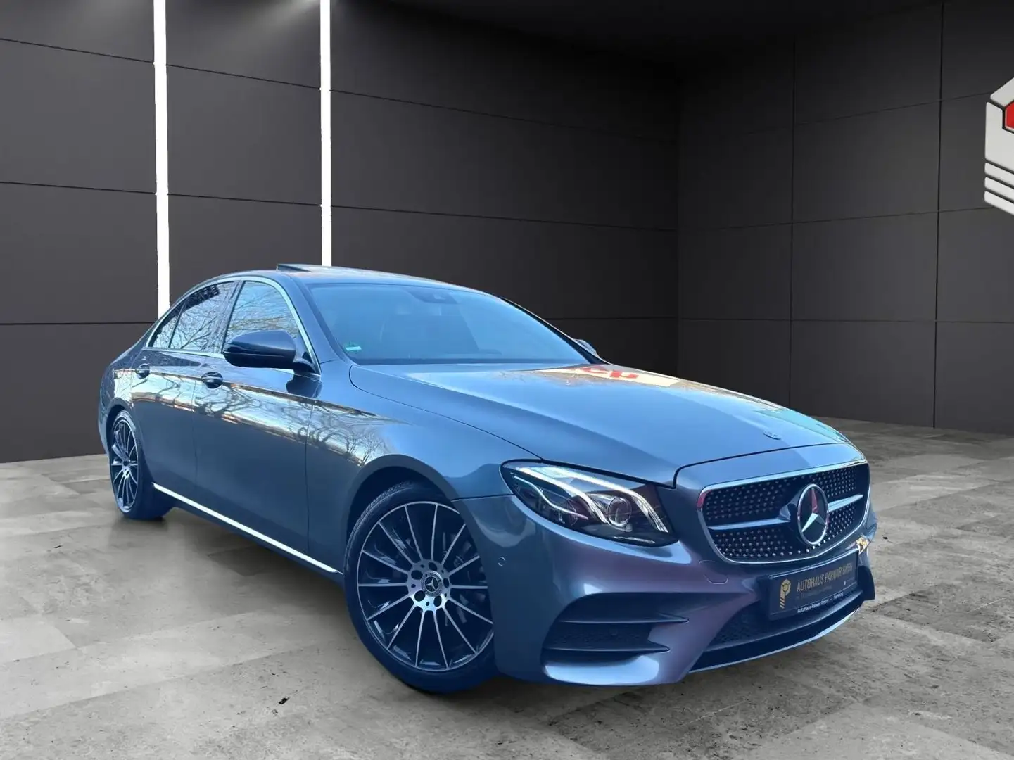 Mercedes-Benz E 220 d 9G-Tronic AMG-Line SCHIEBED+AMBIENT+KAM Grau - 2