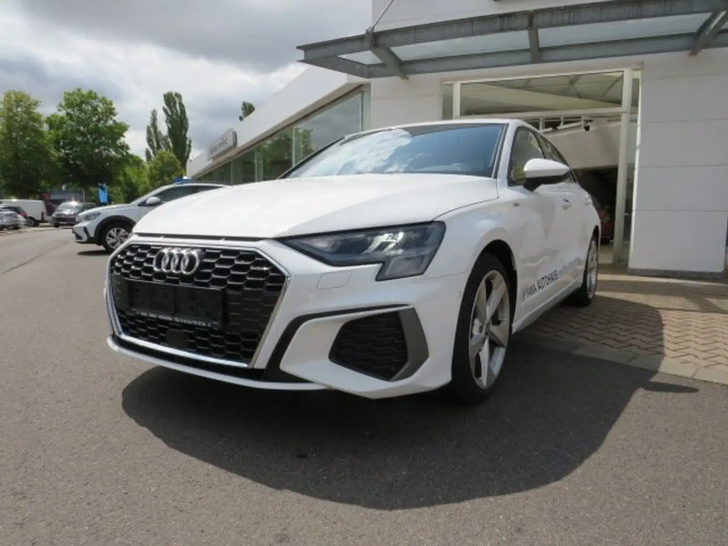 Audi A3 35 TFSI S line Weiß - 1
