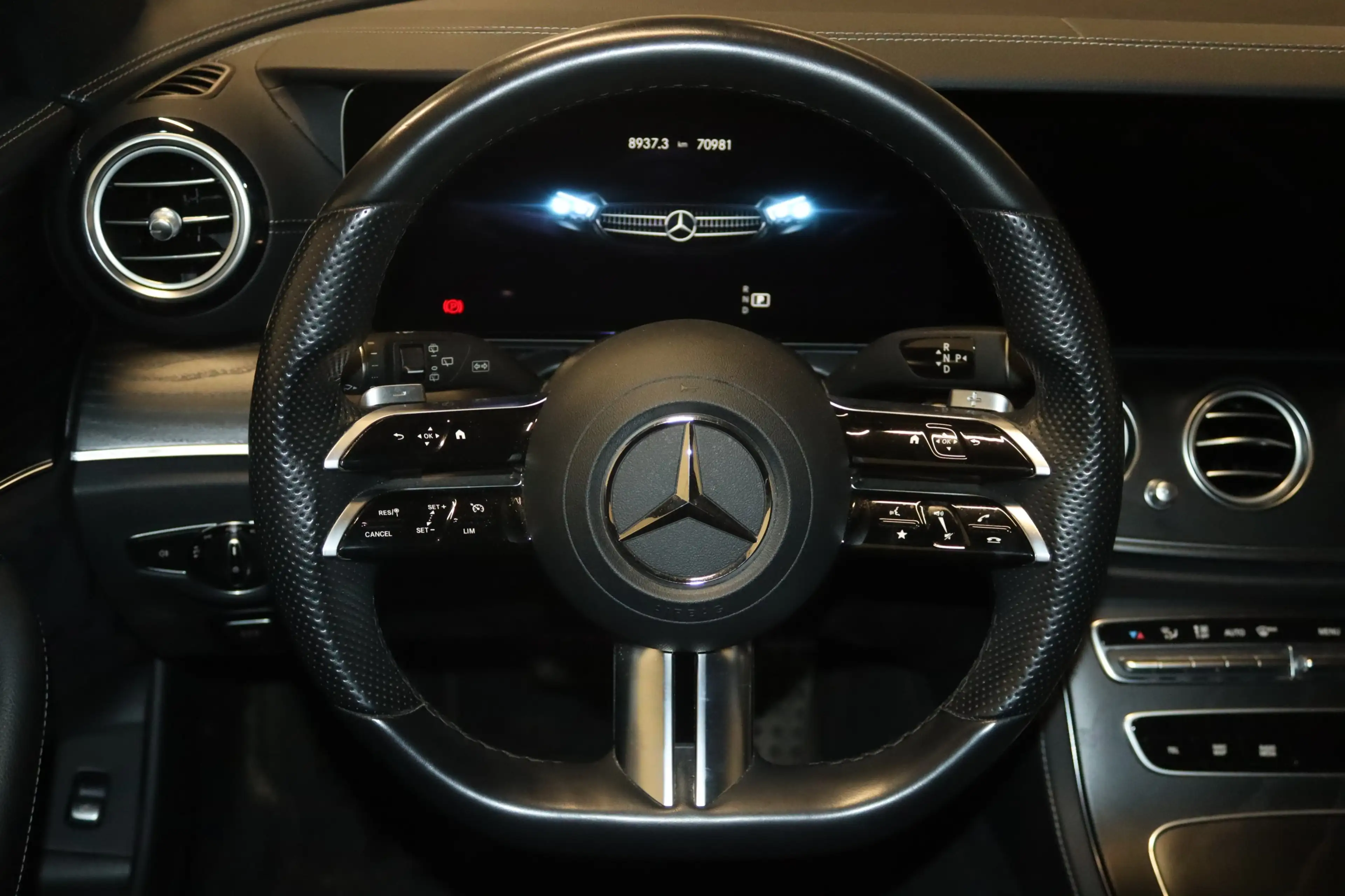 Mercedes-Benz E 220 d T AMG Line Night-PANO-MBUX+-AHK-KAMERA- — photo 6