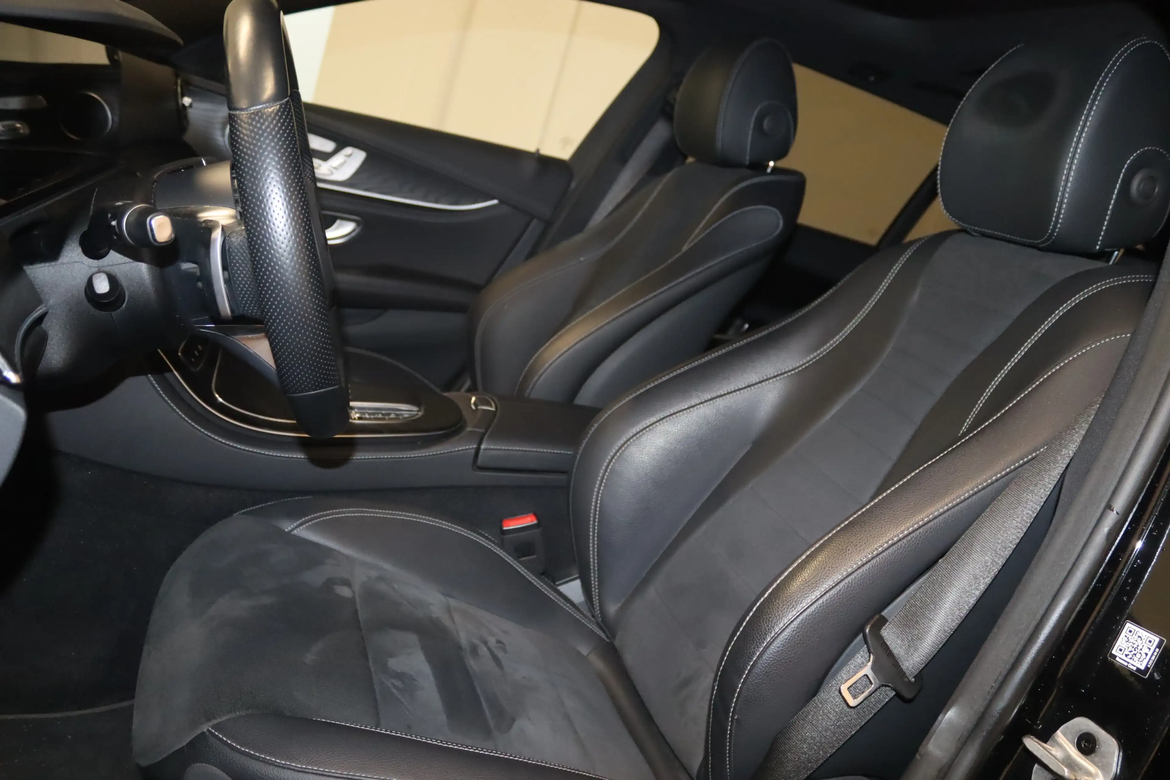 Mercedes-Benz E 220 d T AMG Line Night-PANO-MBUX+-AHK-KAMERA- — photo 4