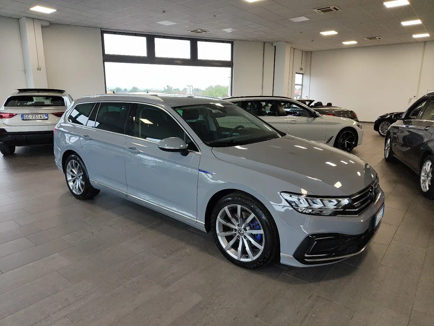 Volkswagen Passat Variant 1.4GTE DSG Plug-In Hybrid Navi FariLED 18” Grigio - 2