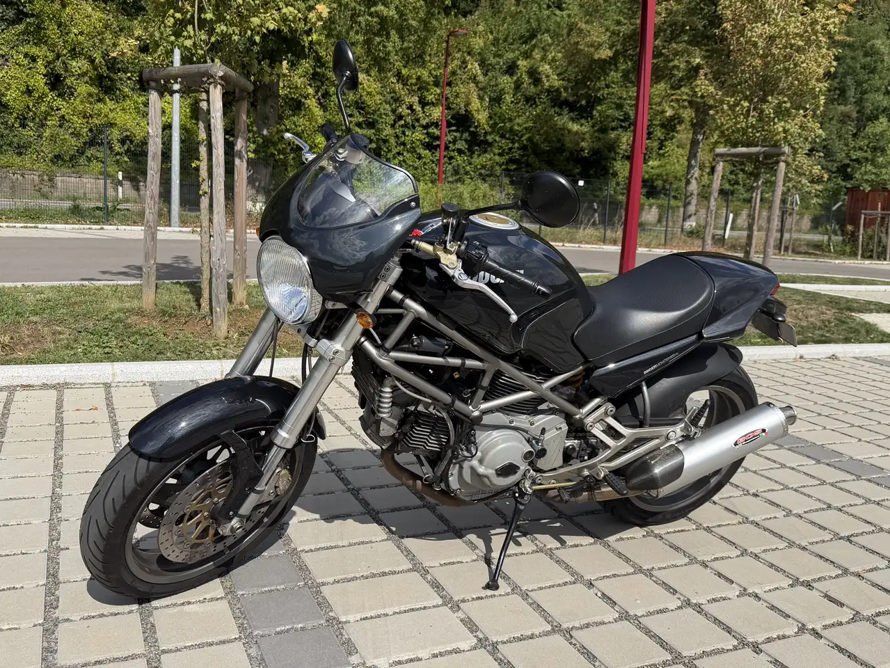 Ducati Monster 900