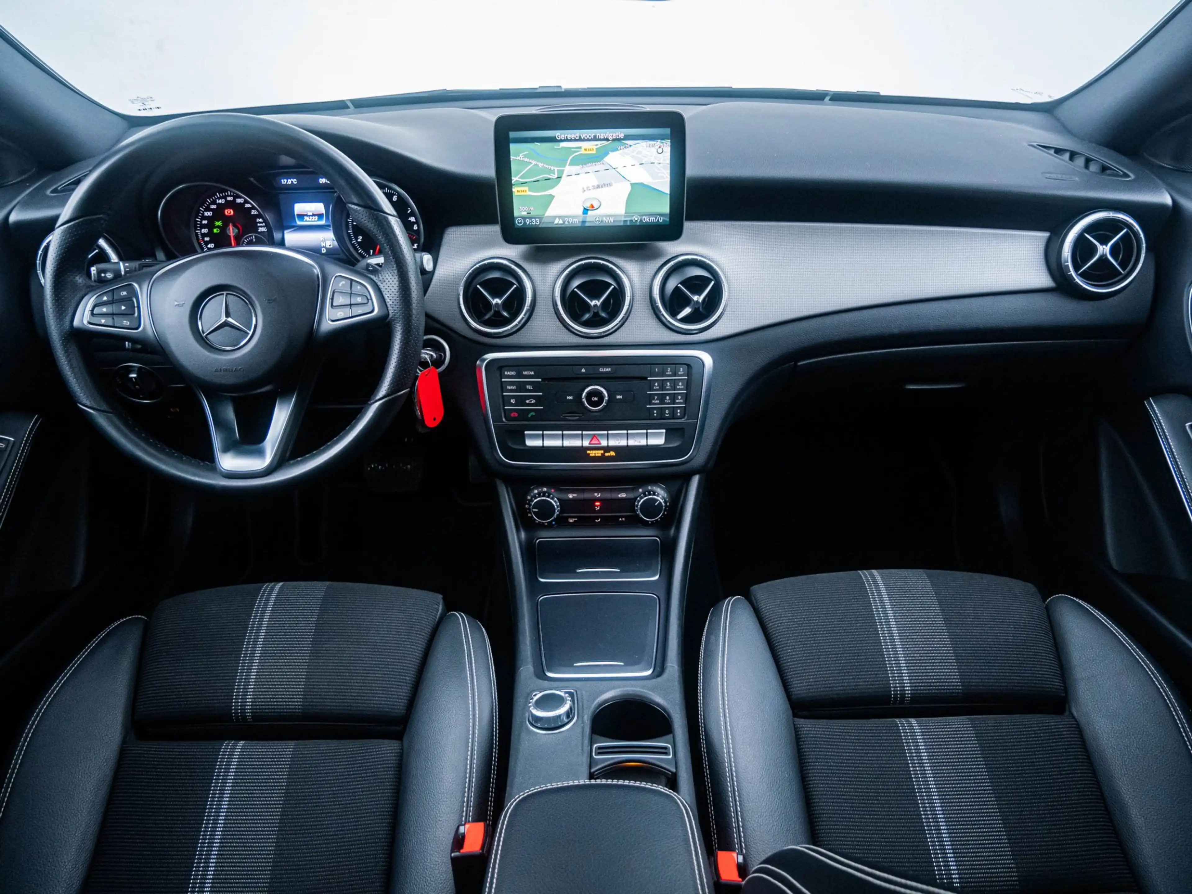 Mercedes-Benz CLA 180 Shooting Brake 'Automaat' PDC! — photo 2