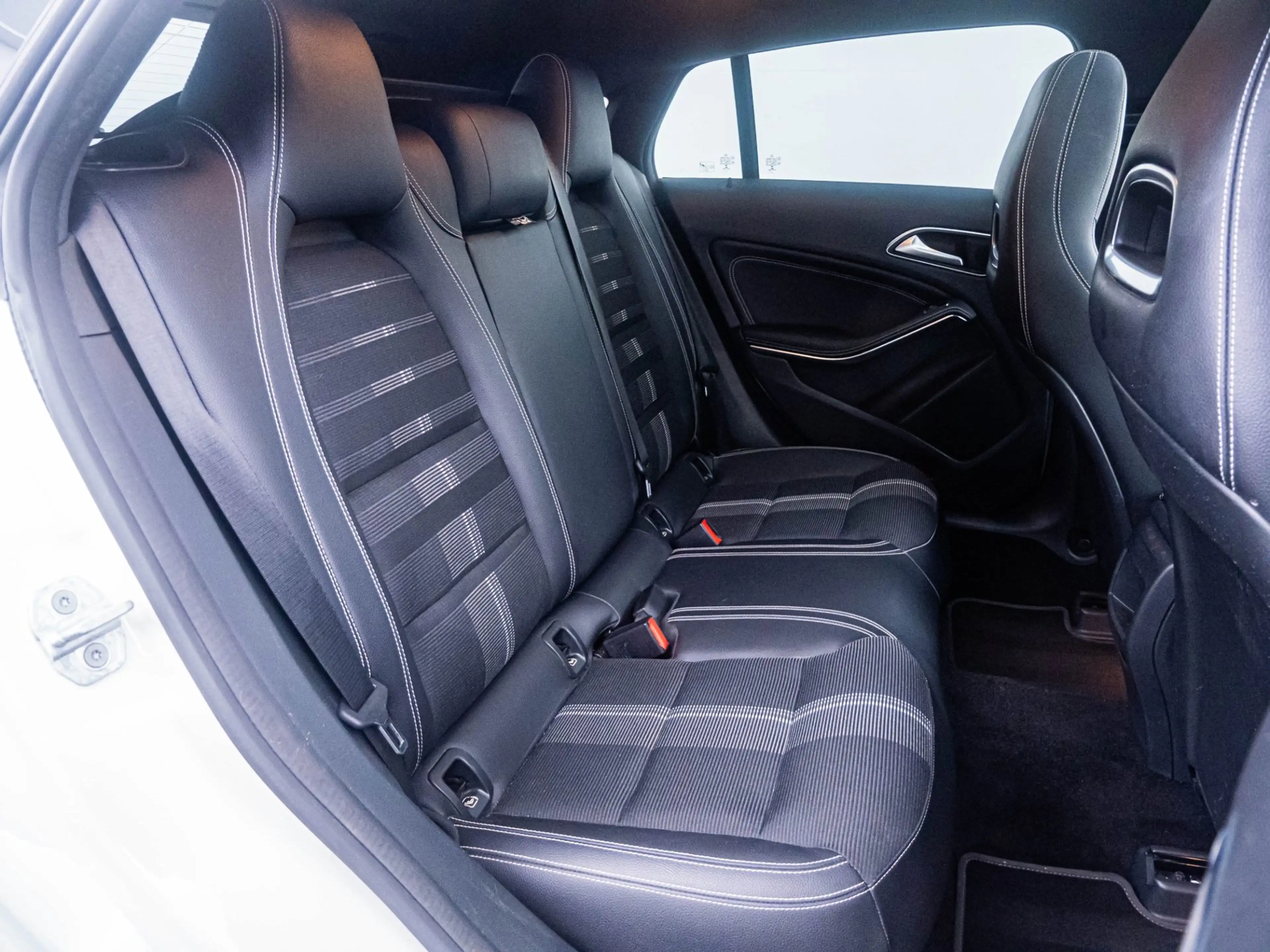 Mercedes-Benz CLA 180 Shooting Brake 'Automaat' PDC! — photo 8