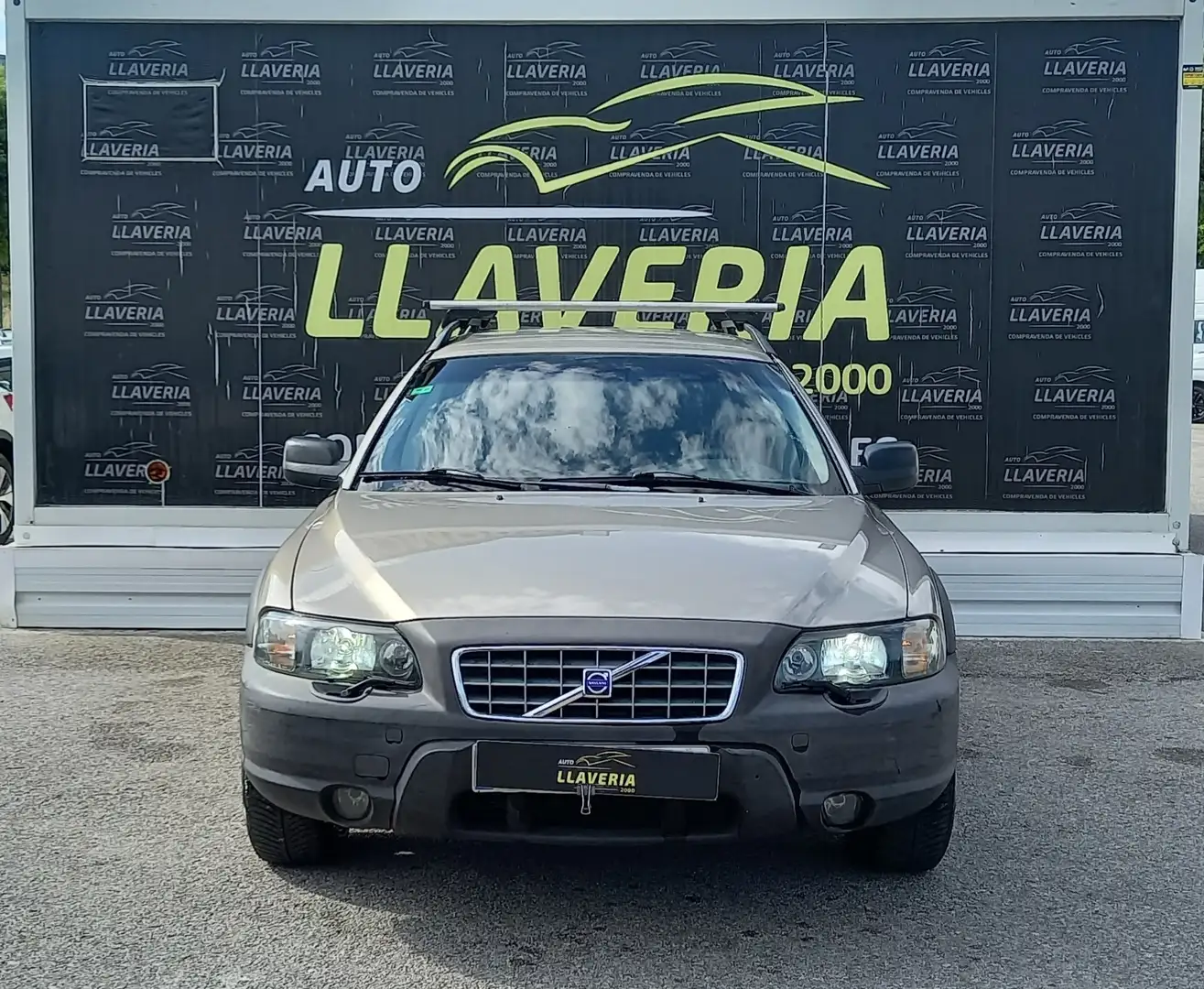 Volvo XC70 2.4 D5 Kinetic Beige - 2