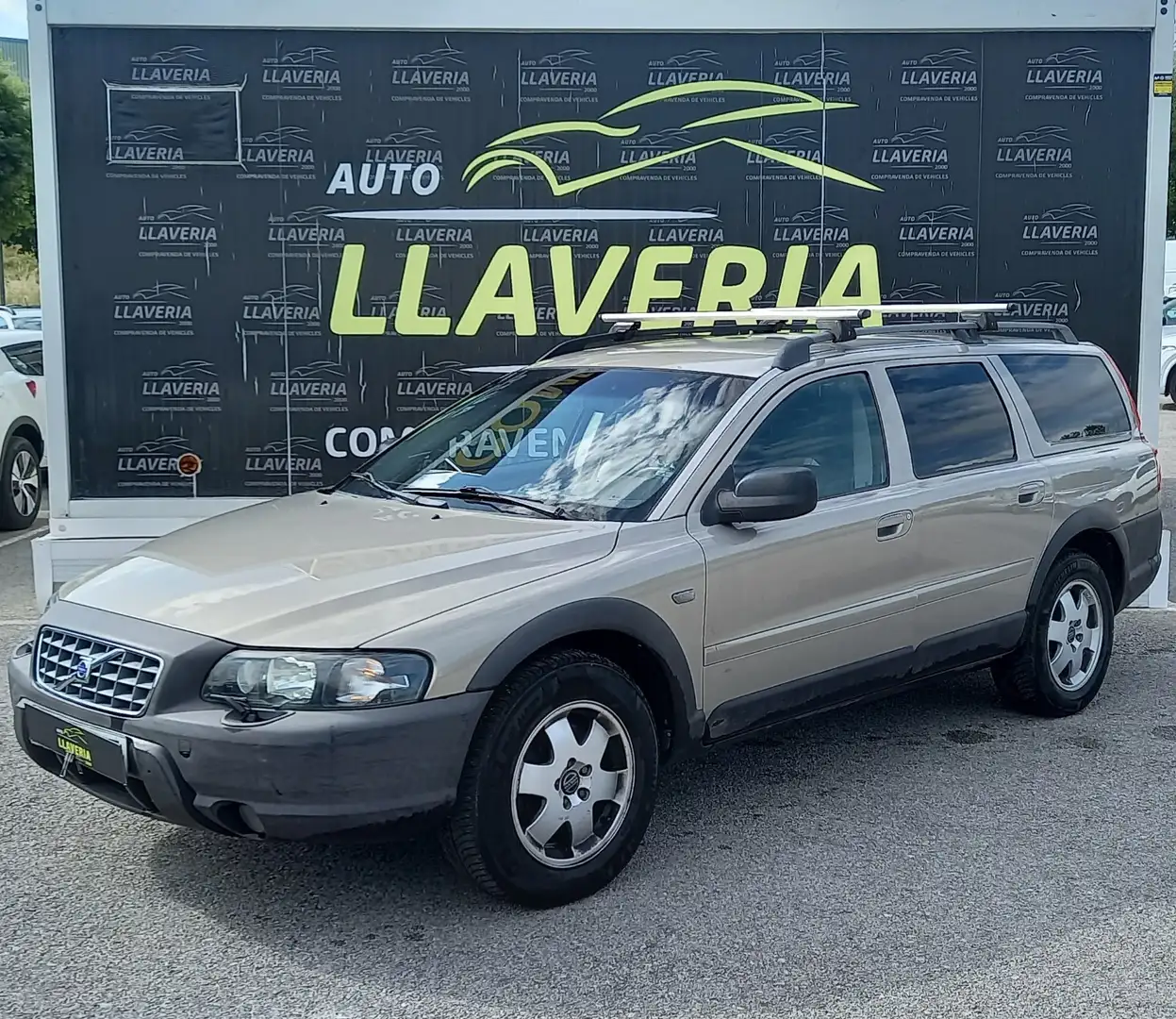 Volvo XC70 2.4 D5 Kinetic Beige - 1