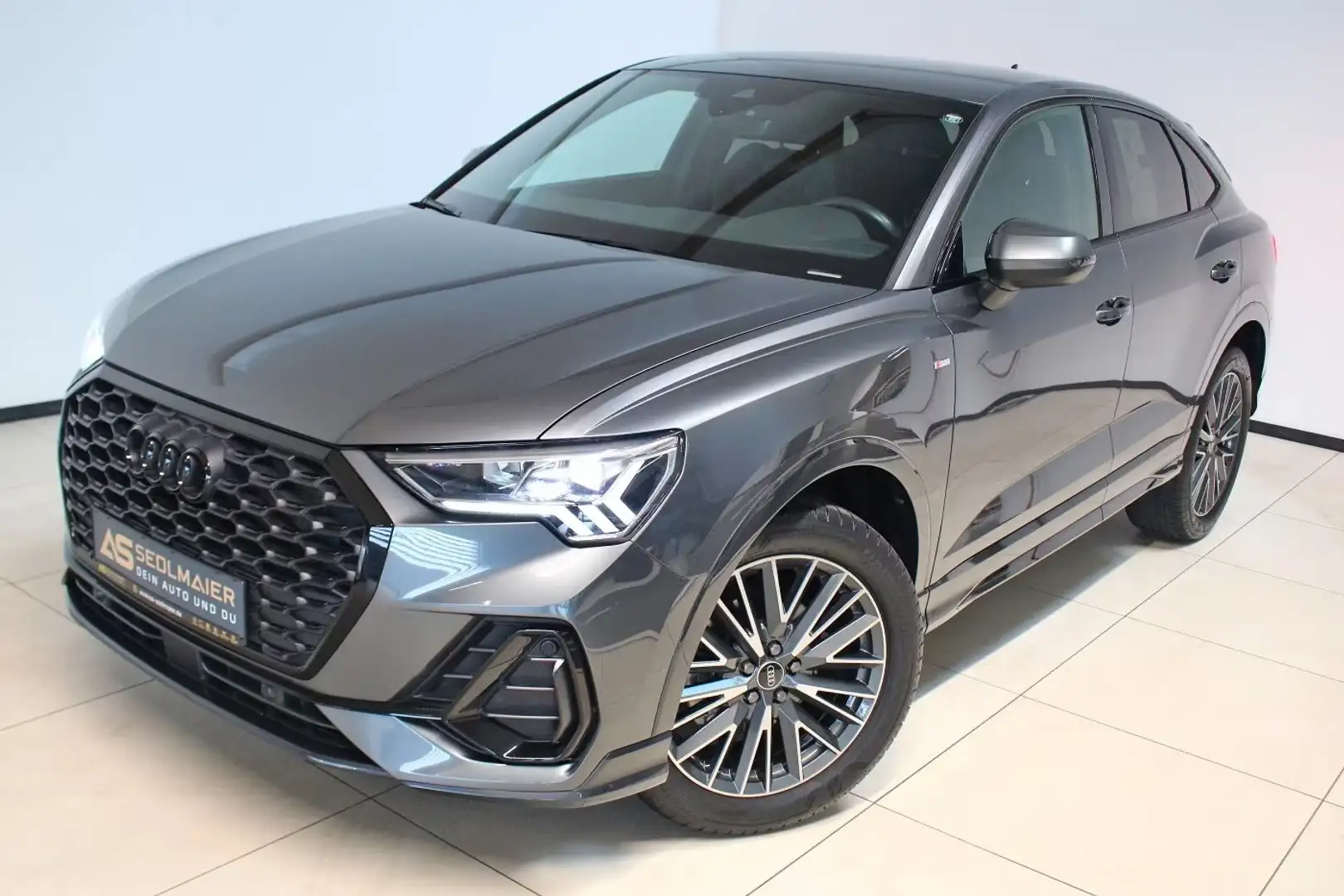 Audi Q3 35 2.0 tdi Identity Black s-tronic 2023 150cv Grigio - 1