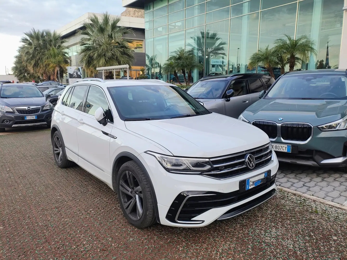 Volkswagen Tiguan 2.0 tdi R-Line - 2