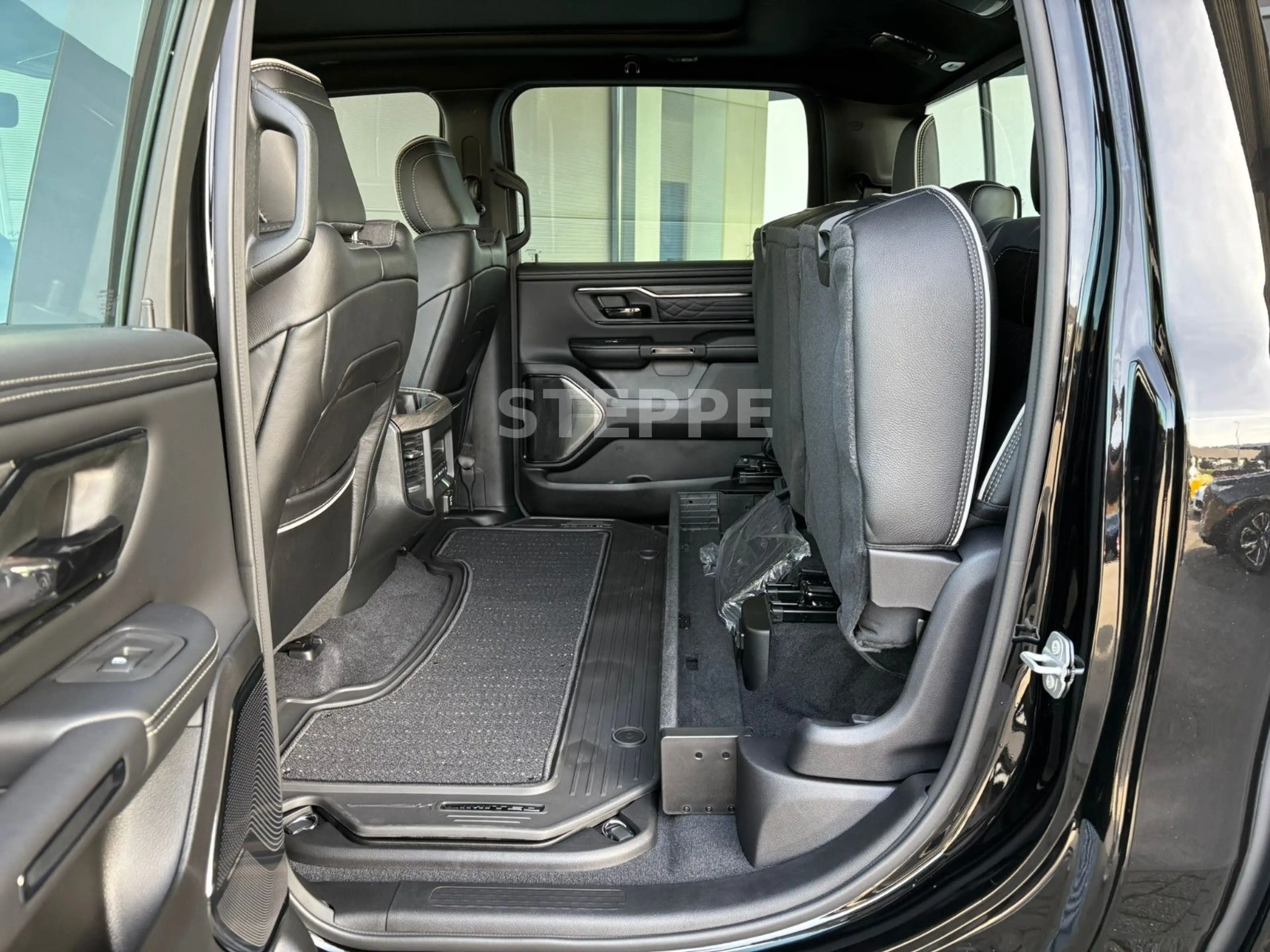 Dodge RAM 2026 RAM 1500 Limited Night 5,7LV8 MultiTailgate — photo 14