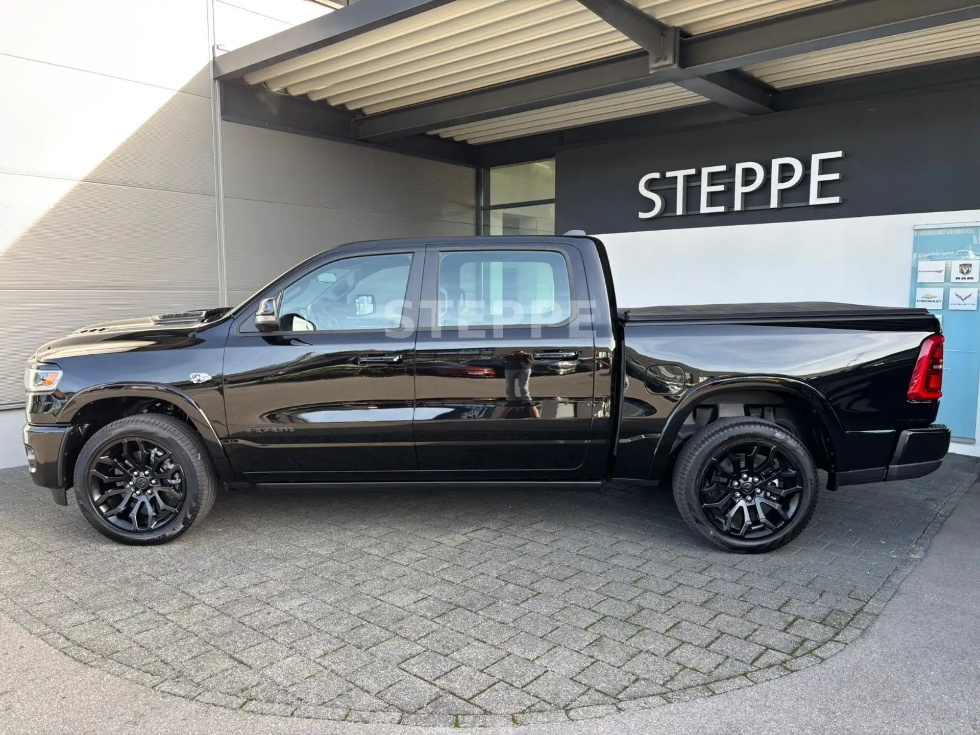 닷지 Dodge RAM 2026 검정 사진 2