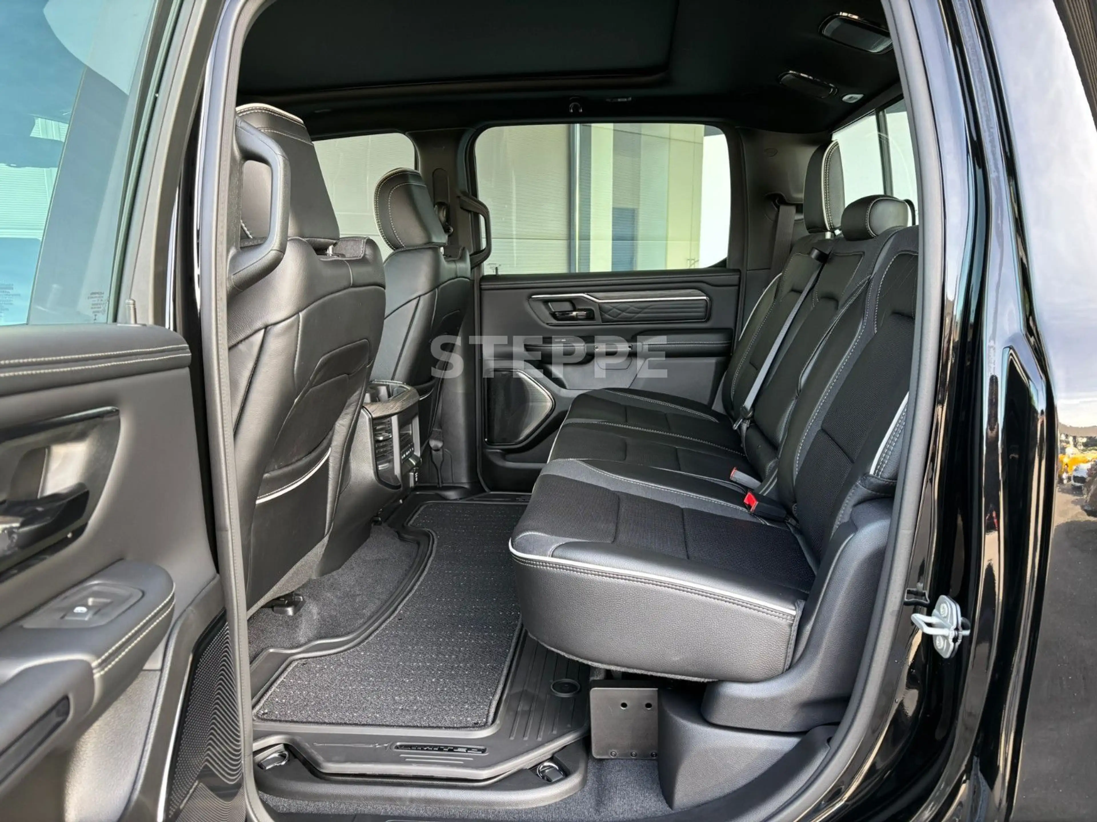 Dodge RAM 2026 RAM 1500 Limited Night 5,7LV8 MultiTailgate — photo 12