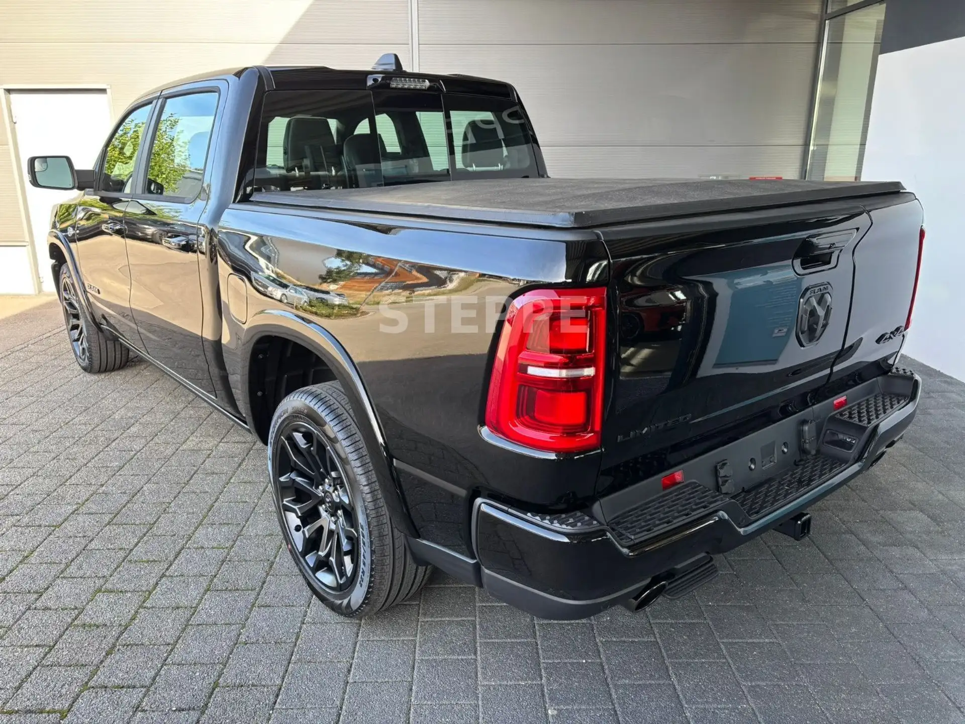 닷지 Dodge RAM 2026 검정 사진 3