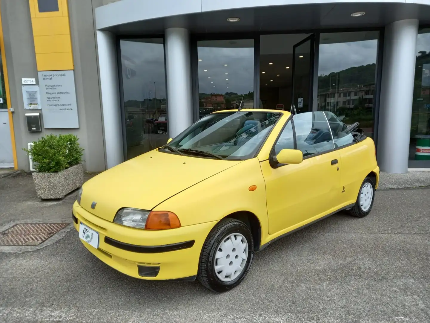 Fiat Punto Punto Cabrio 1.2 Jaune - 1
