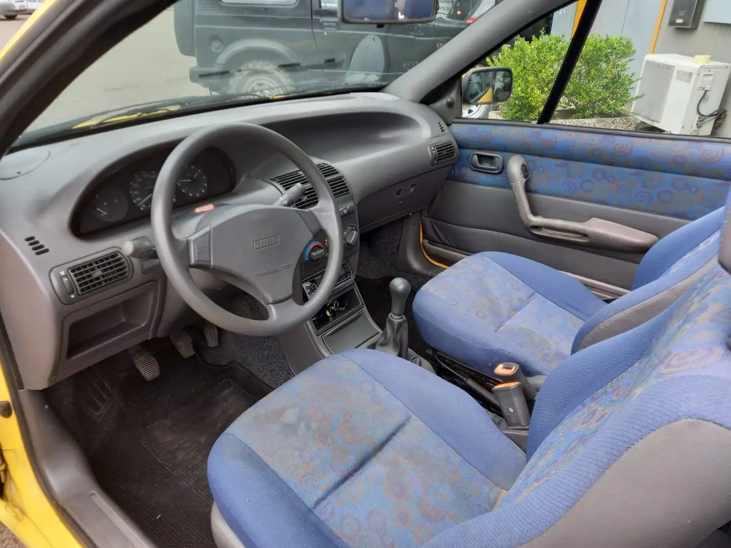 Fiat Punto Punto Cabrio 1.2 Jaune - 2