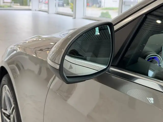Mercedes-Benz 300 view 10