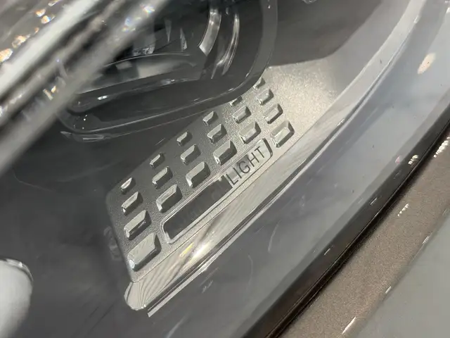 Mercedes-Benz 300 view 11