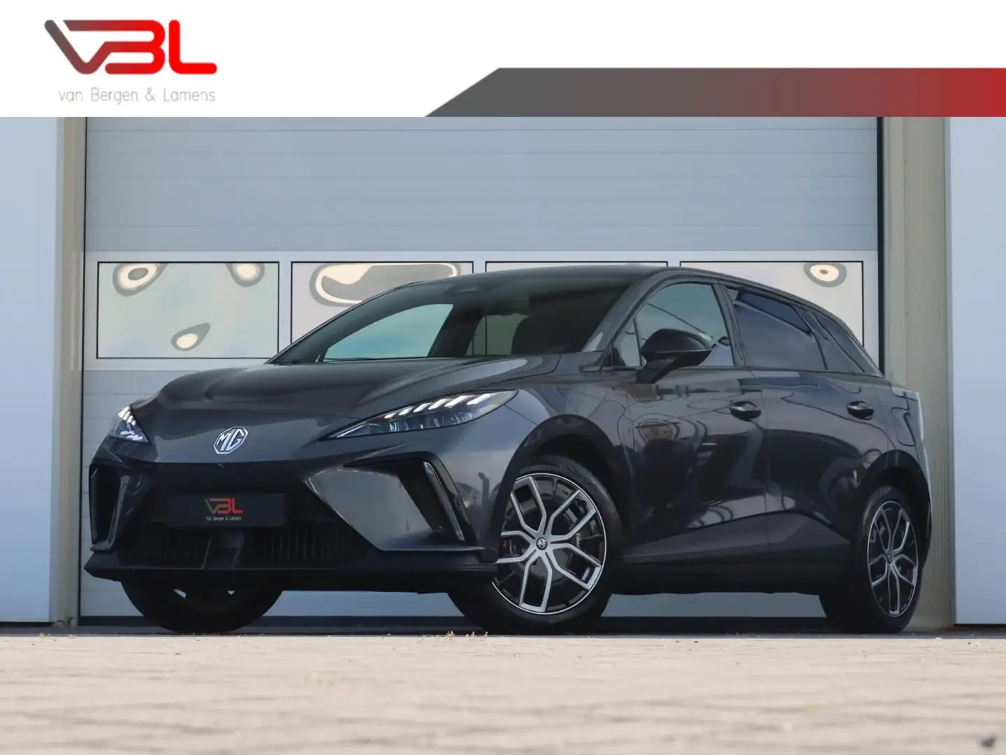 MG MG4 Luxury 64 kWh Long Range | Vehicle to load | Apple Grijs - 1