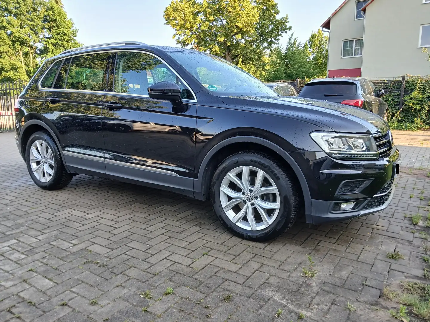 Volkswagen Tiguan 2.0 TDI SCR BMT Highline Navi AHK Euro 6 Klima Noir - 1