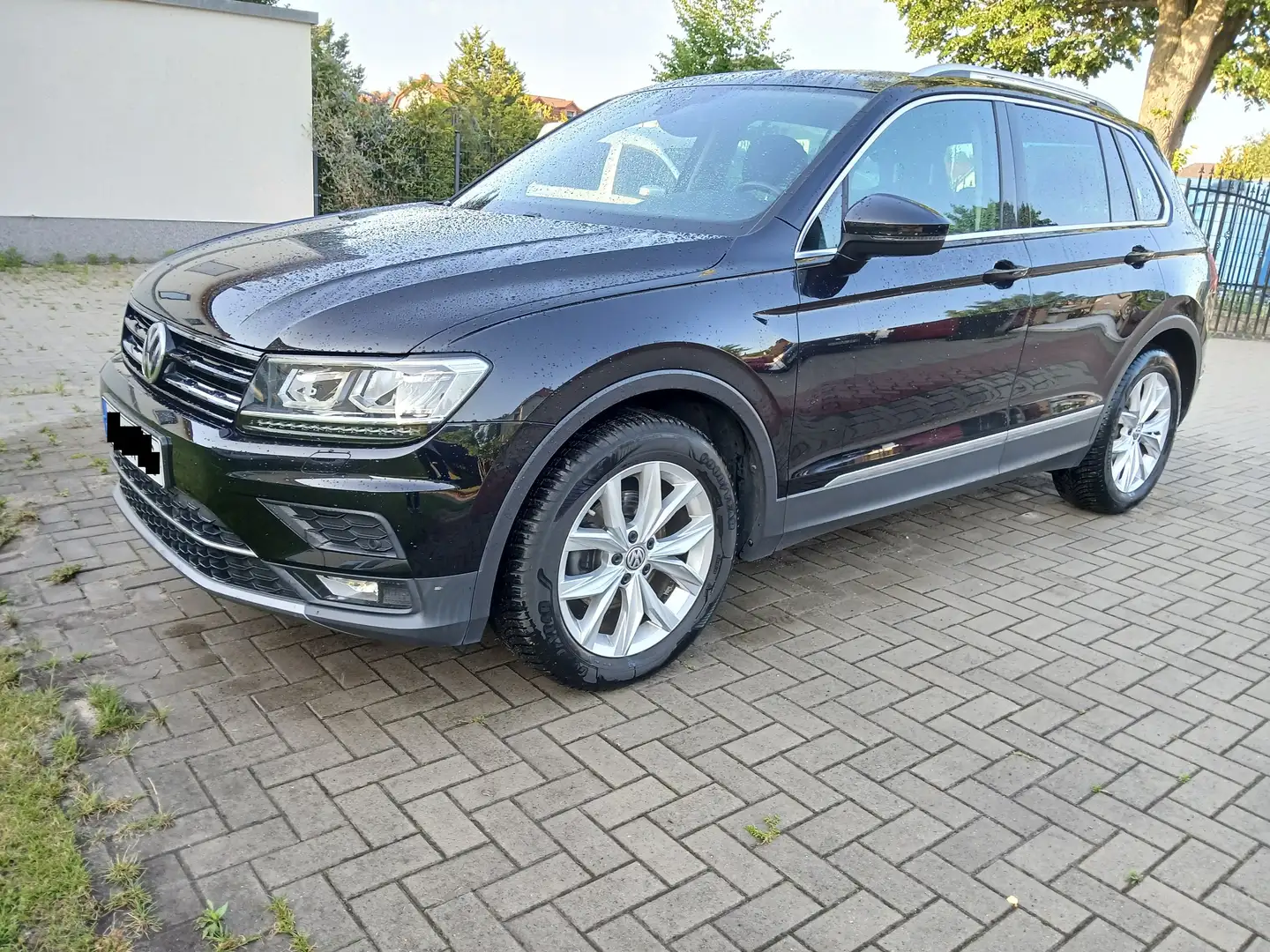 Volkswagen Tiguan 2.0 TDI SCR BMT Highline Navi AHK Euro 6 Klima Schwarz - 1