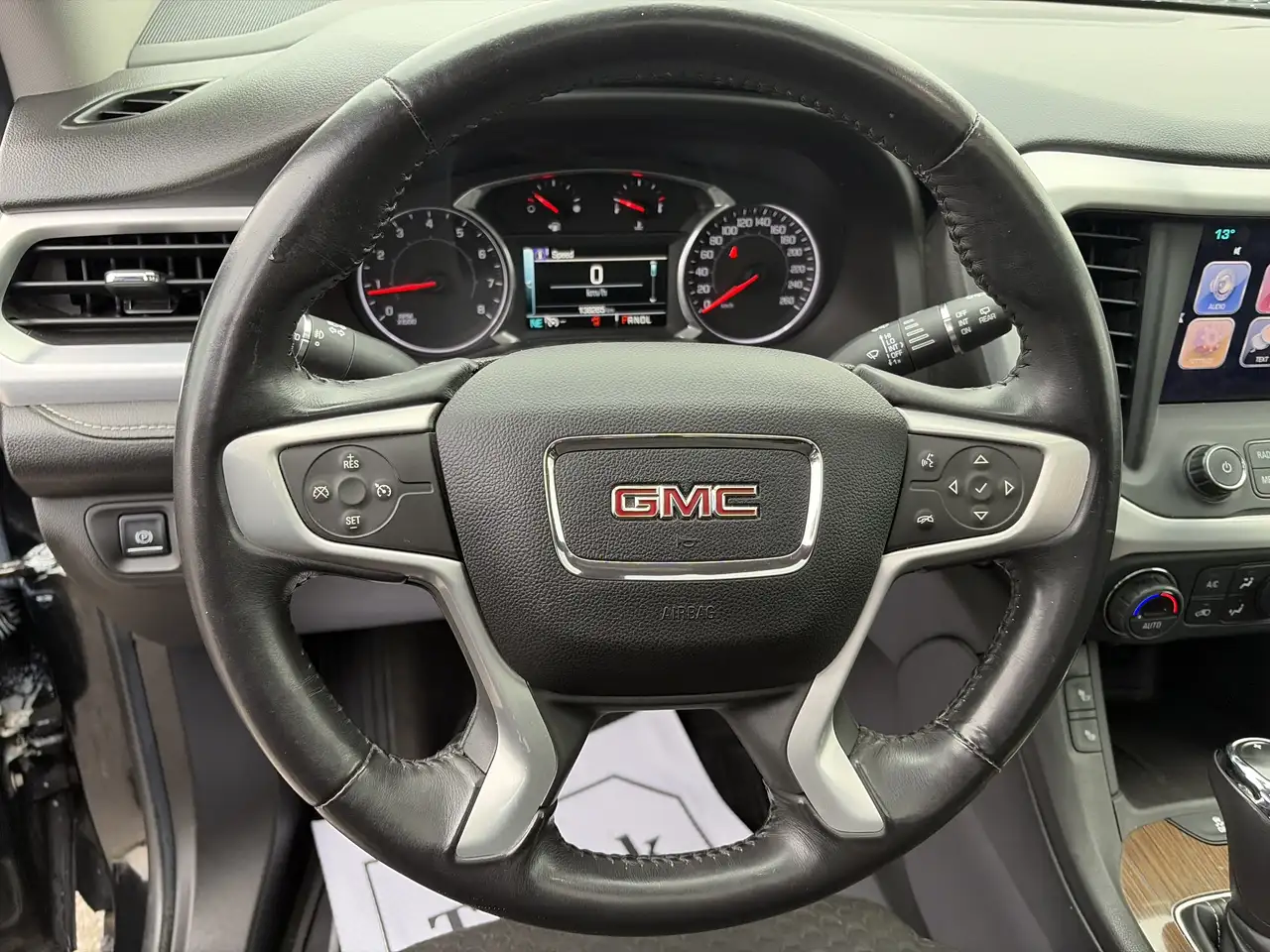 GMC Acadia снимка GMC Acadia