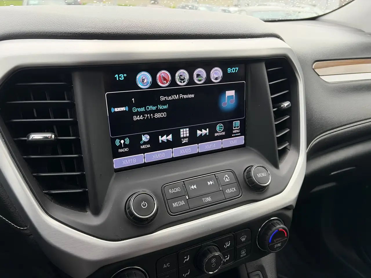 GMC Acadia снимка GMC Acadia