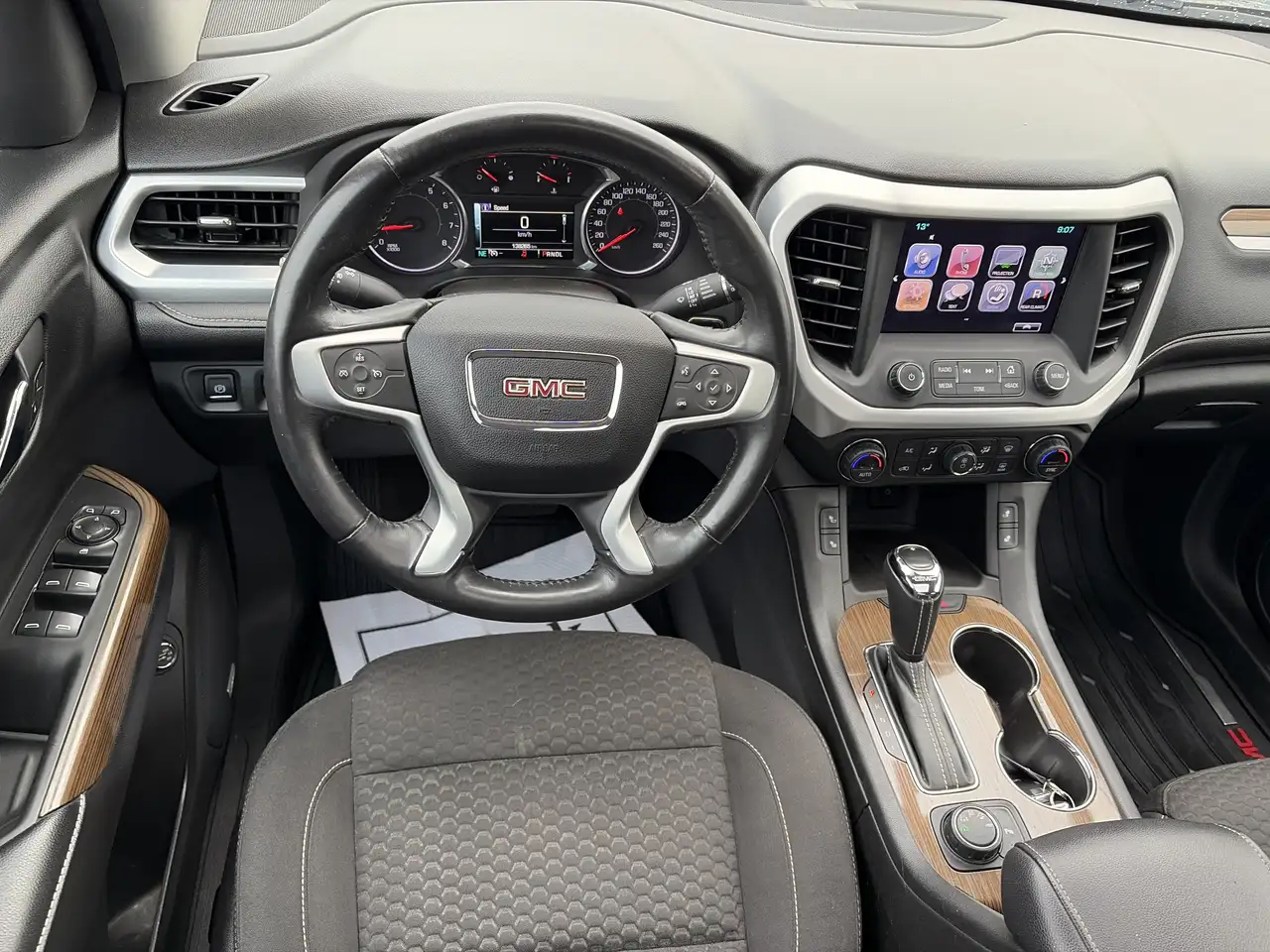 GMC Acadia снимка GMC Acadia