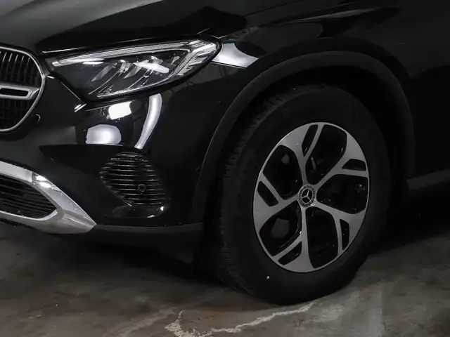 Mercedes-Benz GLC view 4