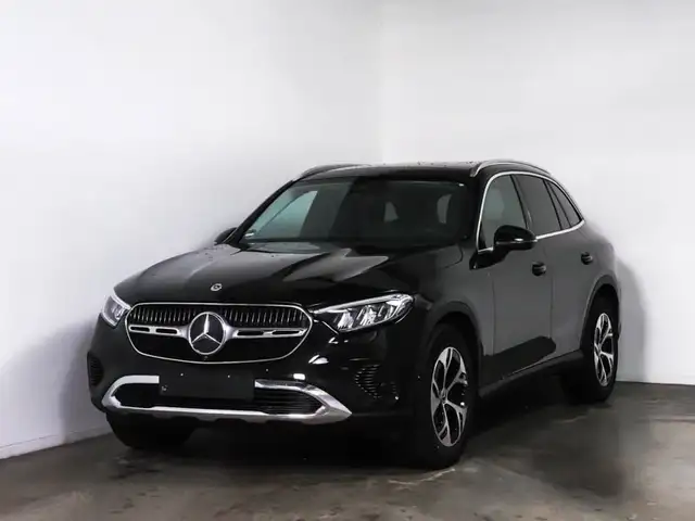 Mercedes-Benz GLC view 2