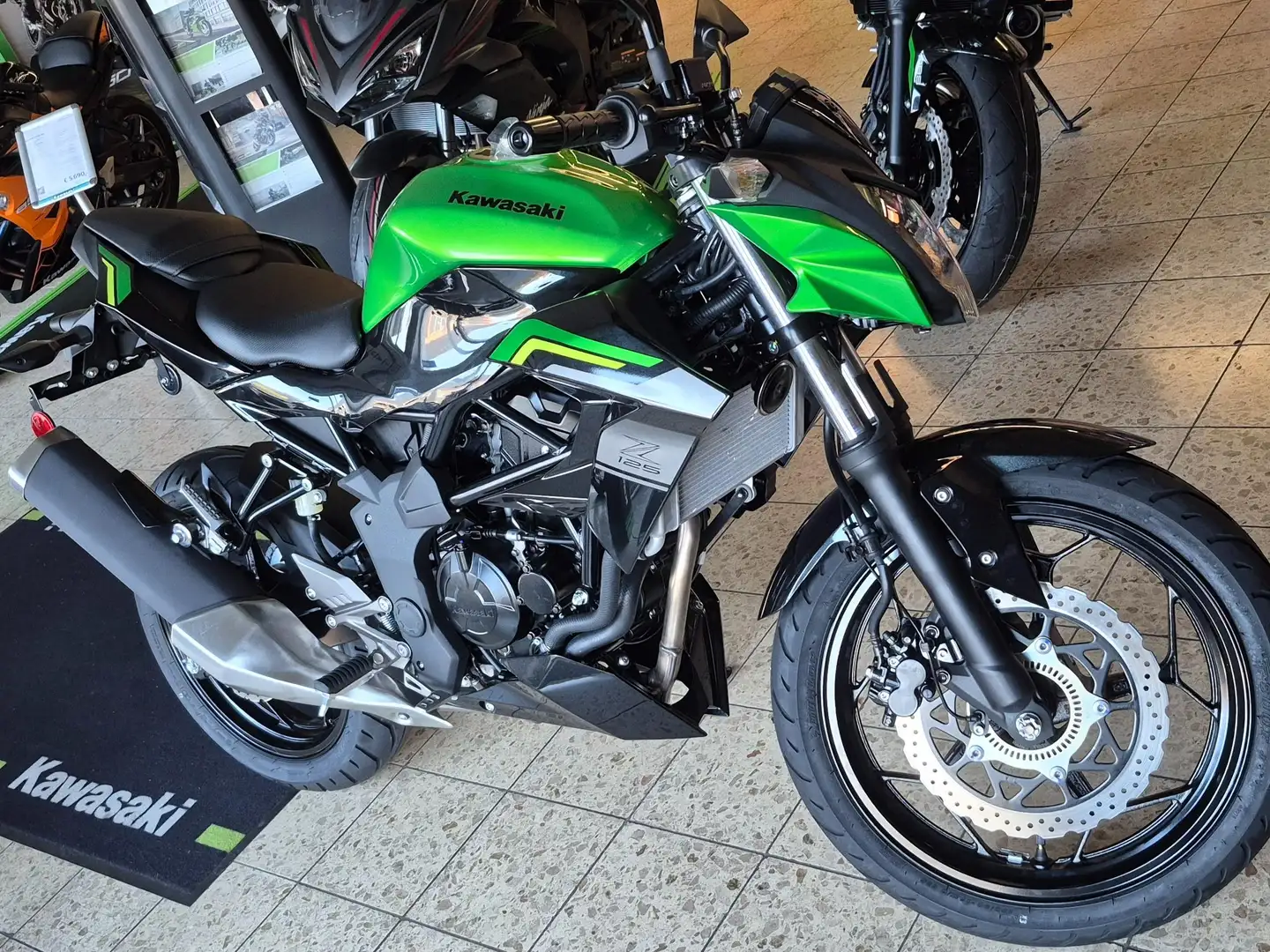 Kawasaki Z 125 Zöld - 2