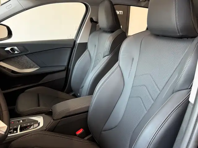 BMW 1 Series view 17