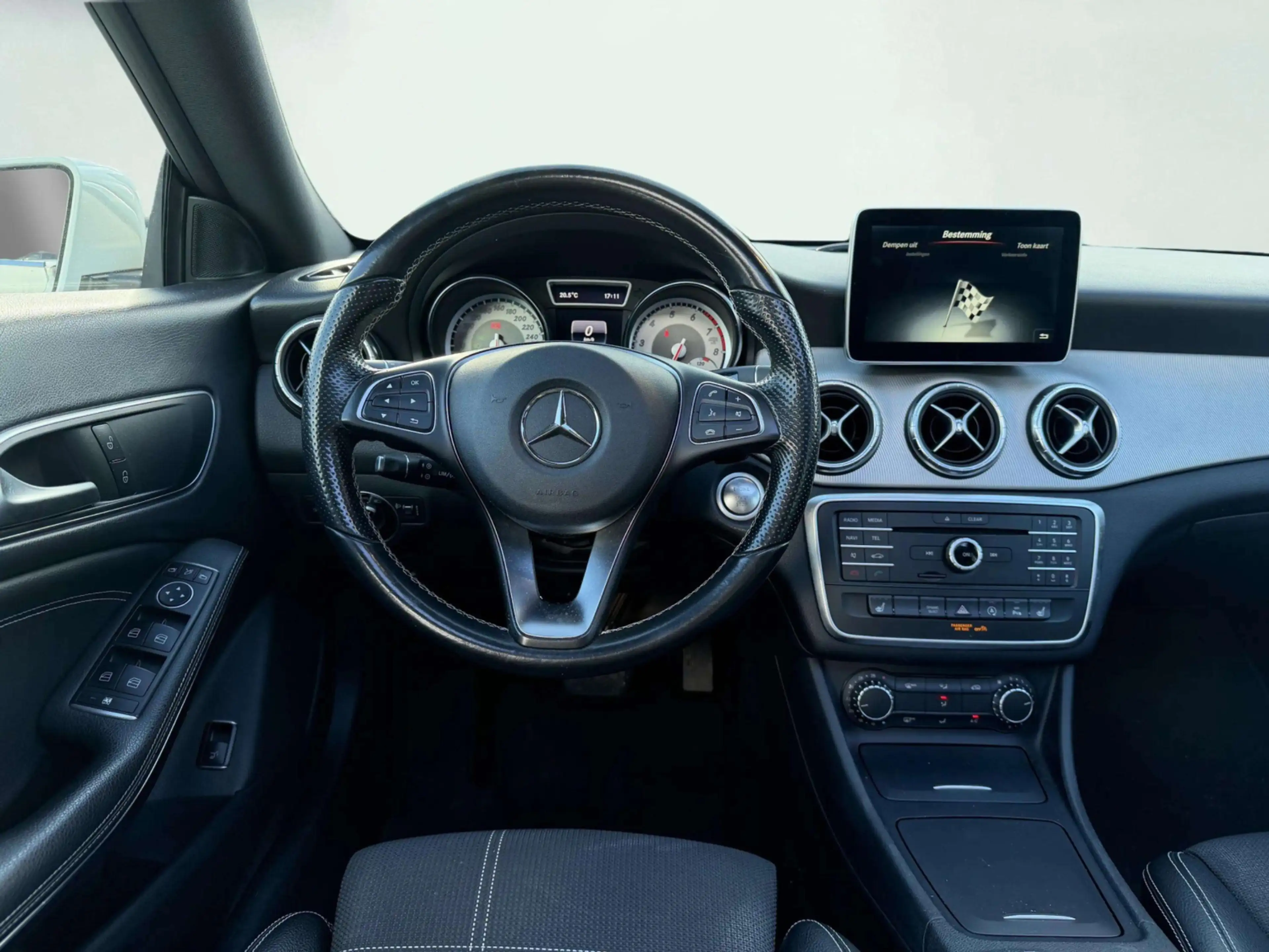 Mercedes-Benz CLA 200 Shooting Brake | Panoramadak | Nieuwe apk + Onderh — photo 7