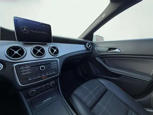 Mercedes-Benz Cla view 13