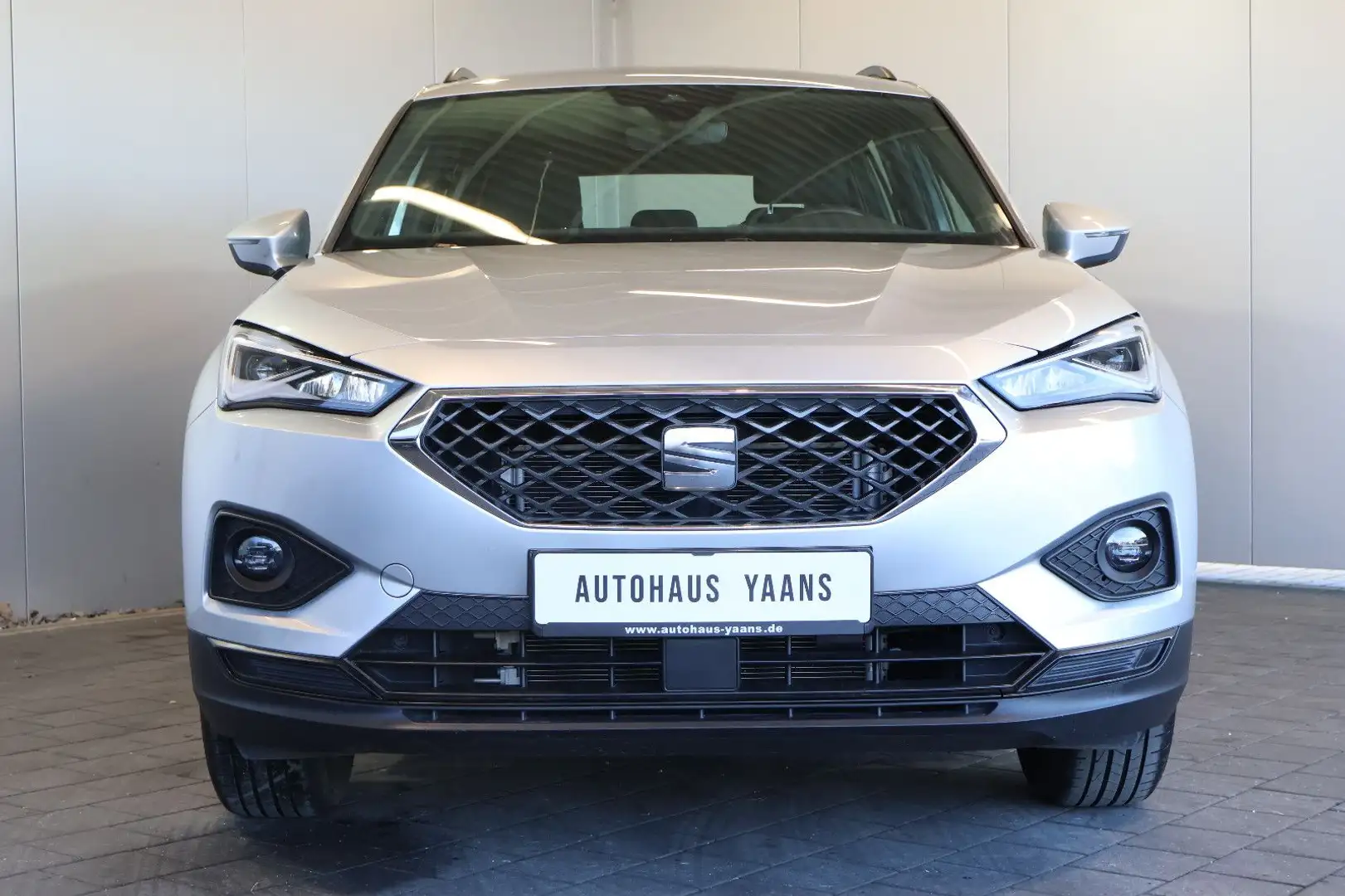 SEAT Tarraco 2.0 TDI DSG Style AID+FRONT+LED+NAVI+PDC Silber - 2