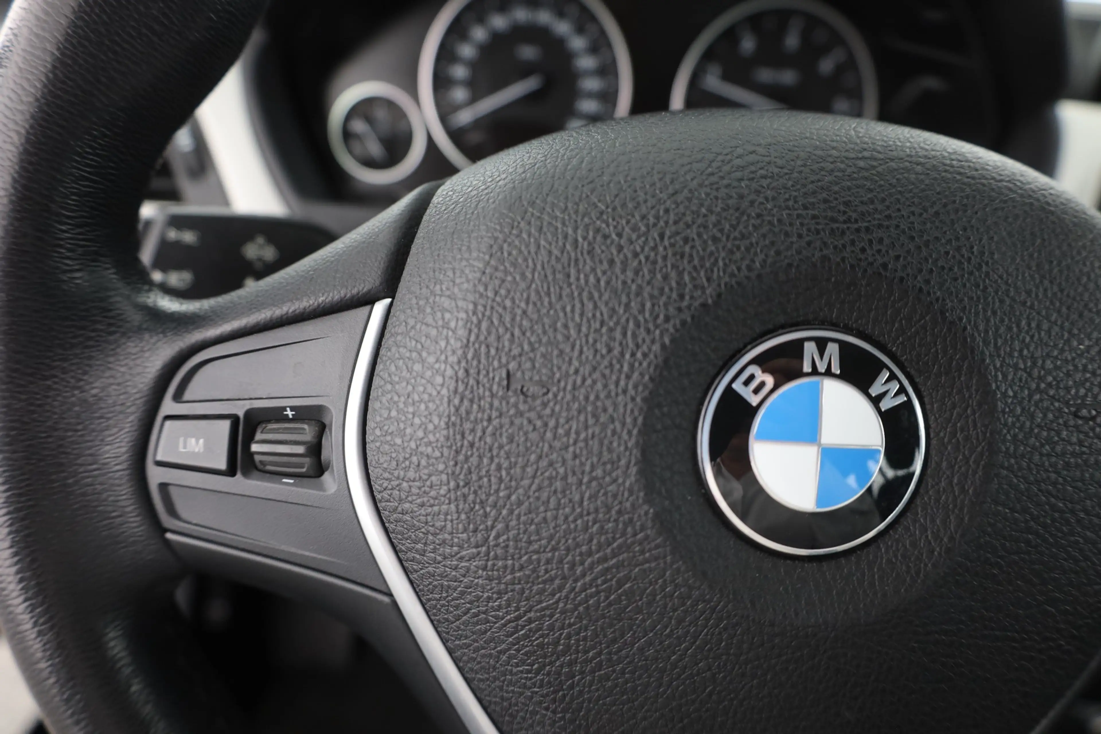 BMW 318 318d Touring LED Navi Sitzheizung PDC USB — photo 15
