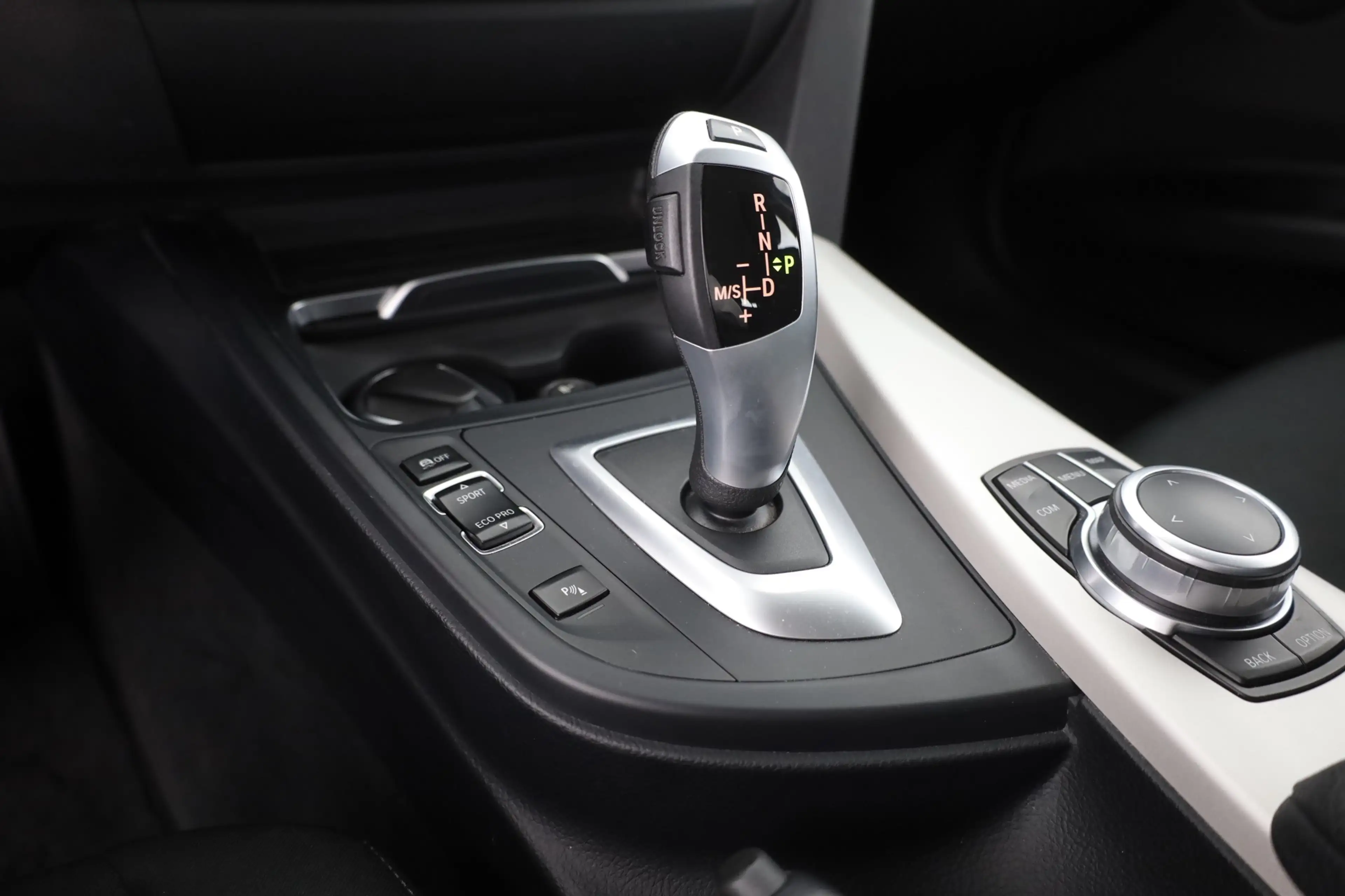 BMW 318 318d Touring LED Navi Sitzheizung PDC USB — photo 13