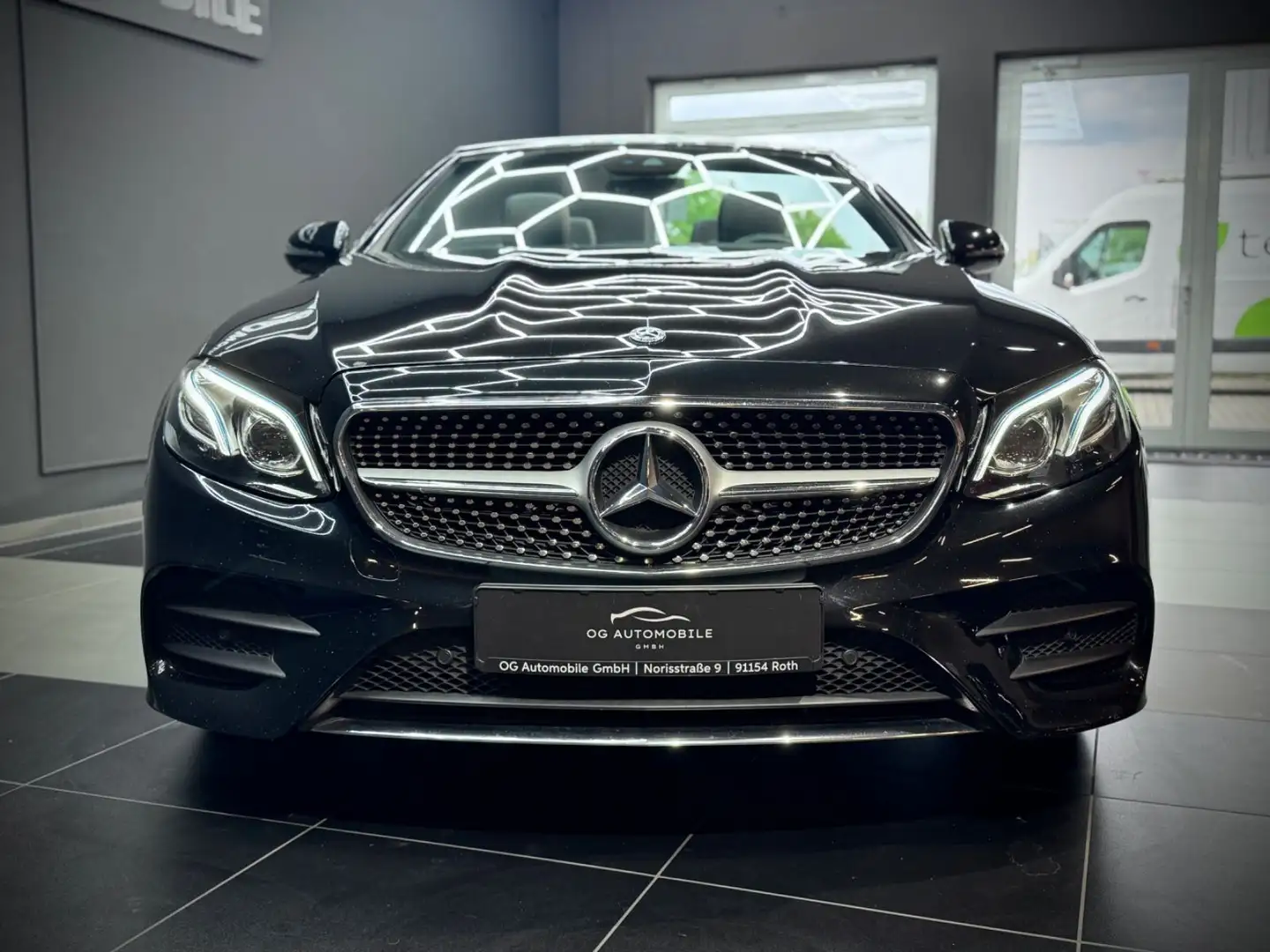 Mercedes-Benz E 200 Cabrio AMG*BURMESTER*CAMERA*AIRSCARF*WIDE Zwart - 2
