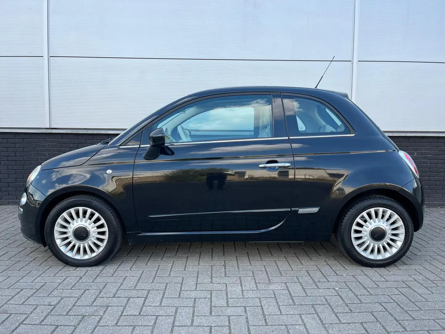 Fiat 500 0.9 TwinAir Lounge Panorama - Airco - Lm velgen - Zwart - 2