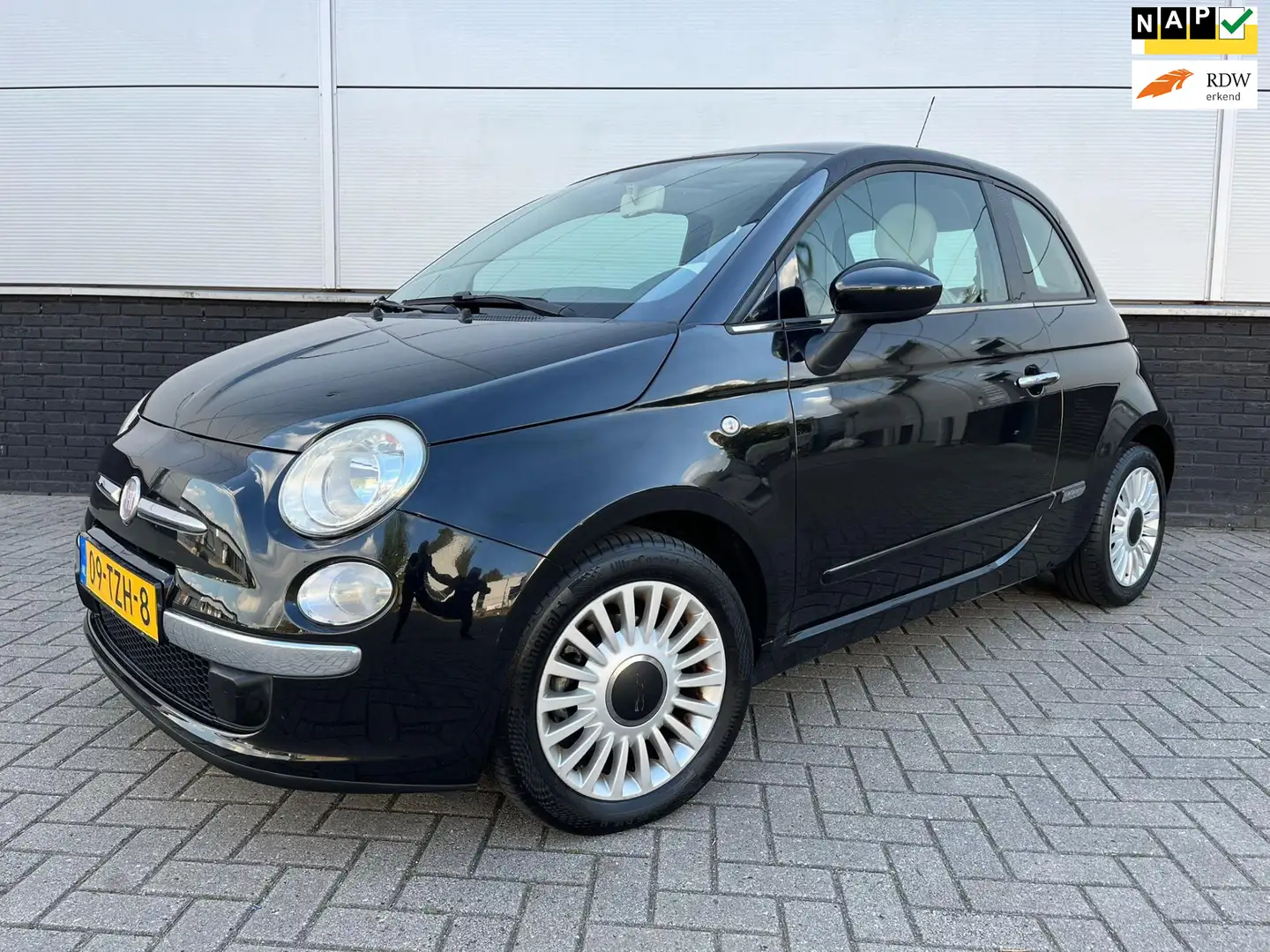 Fiat 500 0.9 TwinAir Lounge Panorama - Airco - Lm velgen - Zwart - 1