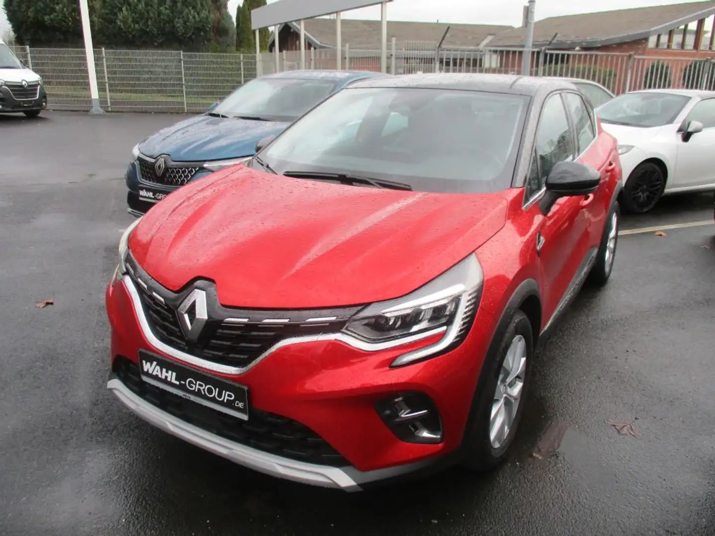 Renault Captur E-TECH PLUG-in 160 INTENS Rot - 2