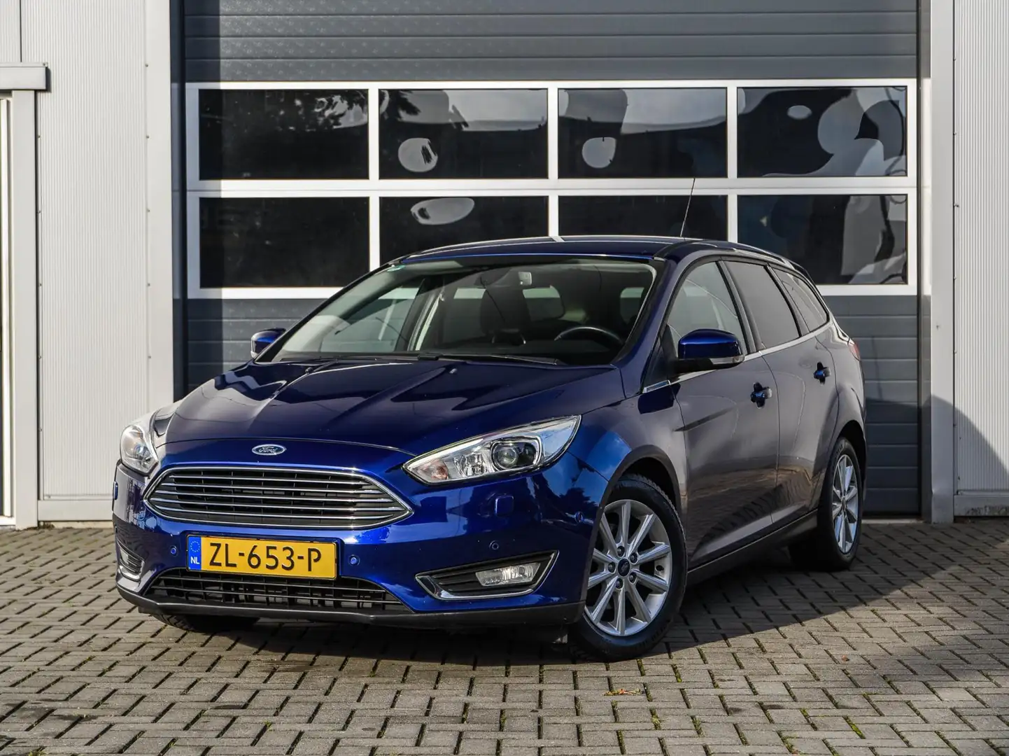 Ford Focus Wagon 1.0 Titanium Edition | Xenon | Keyless | Nav Bleu - 1