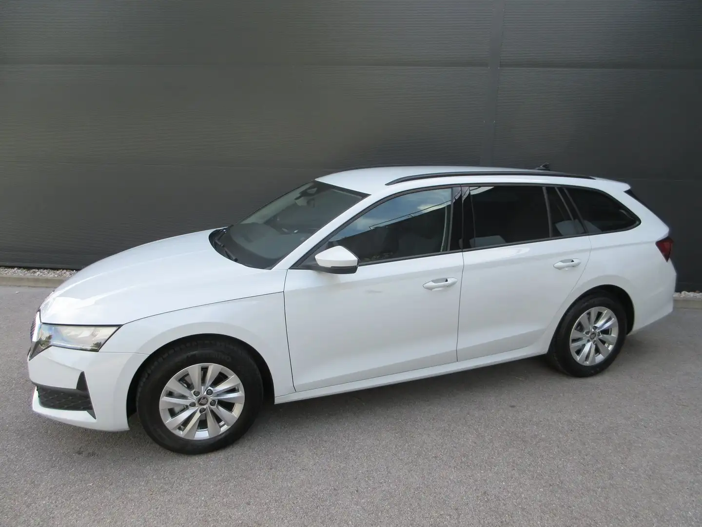 Skoda Octavia Essence TSI Weiß - 2