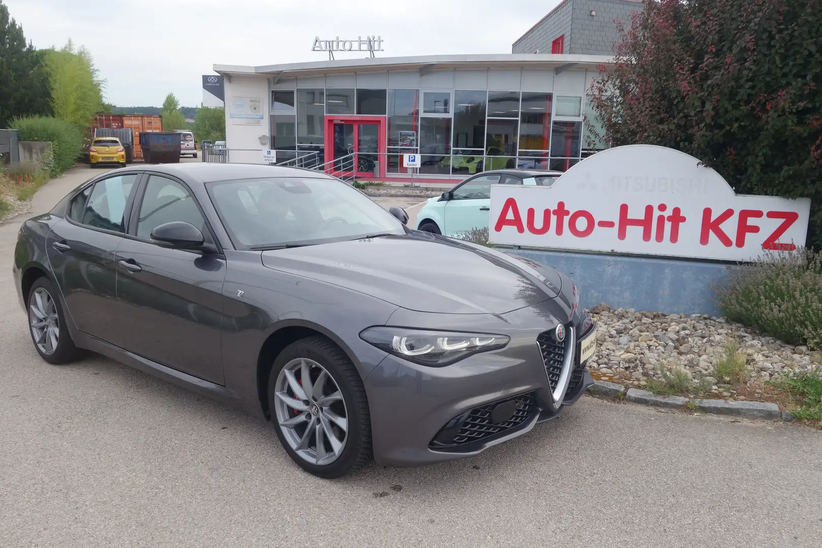 Alfa Romeo Giulia Giulia Ti 2,0 280 AT8 Q4 Ti ***leasingfähig*** Grau - 1
