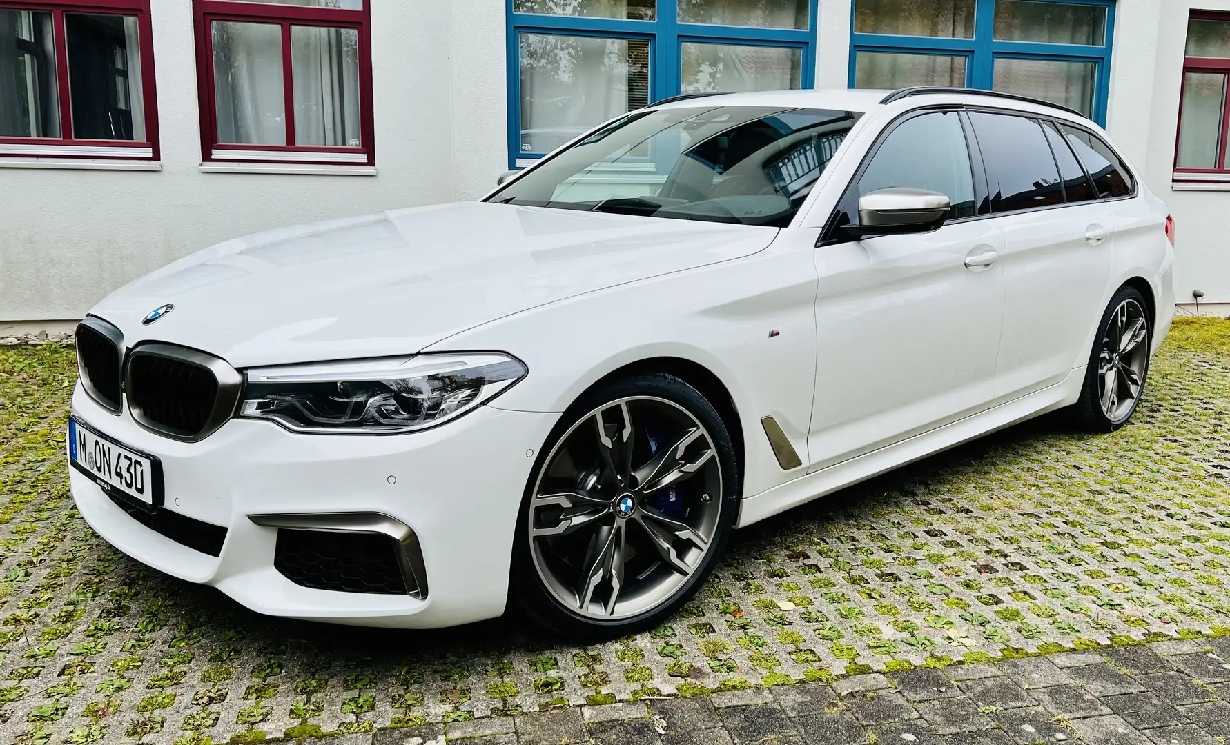 BMW M550 xd, LederTartufo, Individual, BMW-Garantie, 8fach, AHK, Weiß - 1
