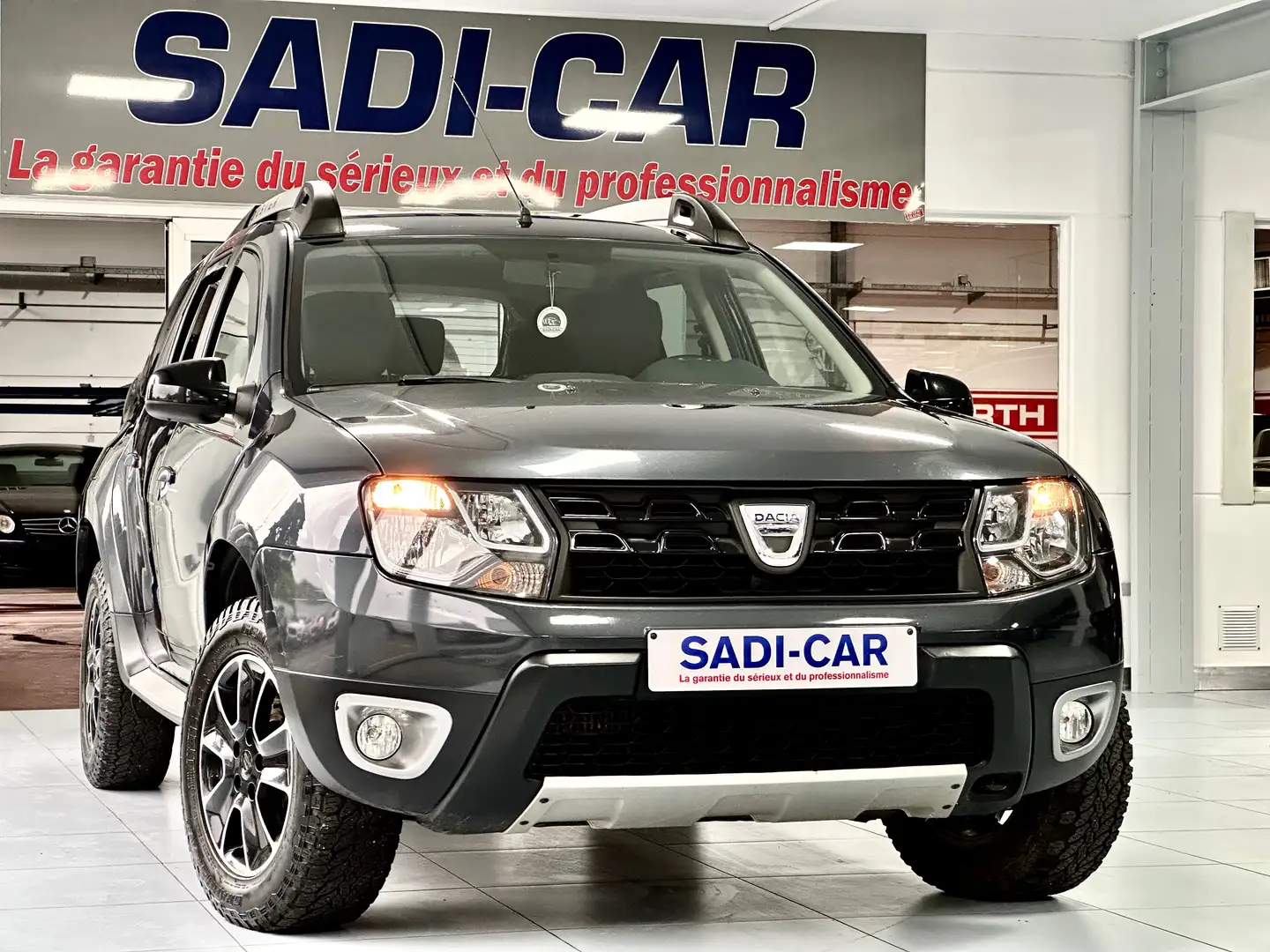 Dacia Duster 1.5 dCi 110cv 4x4 - PRESTIGE - PACK BLACK Gris - 1