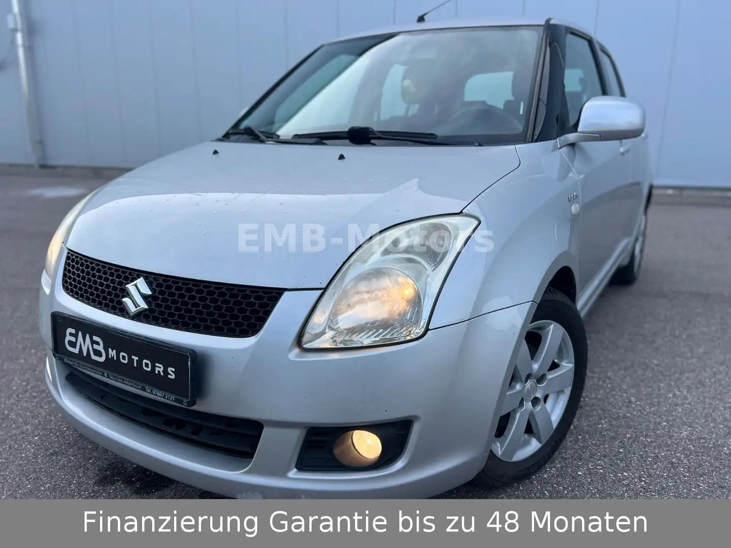 Suzuki Swift Lim. Club Silber - 1