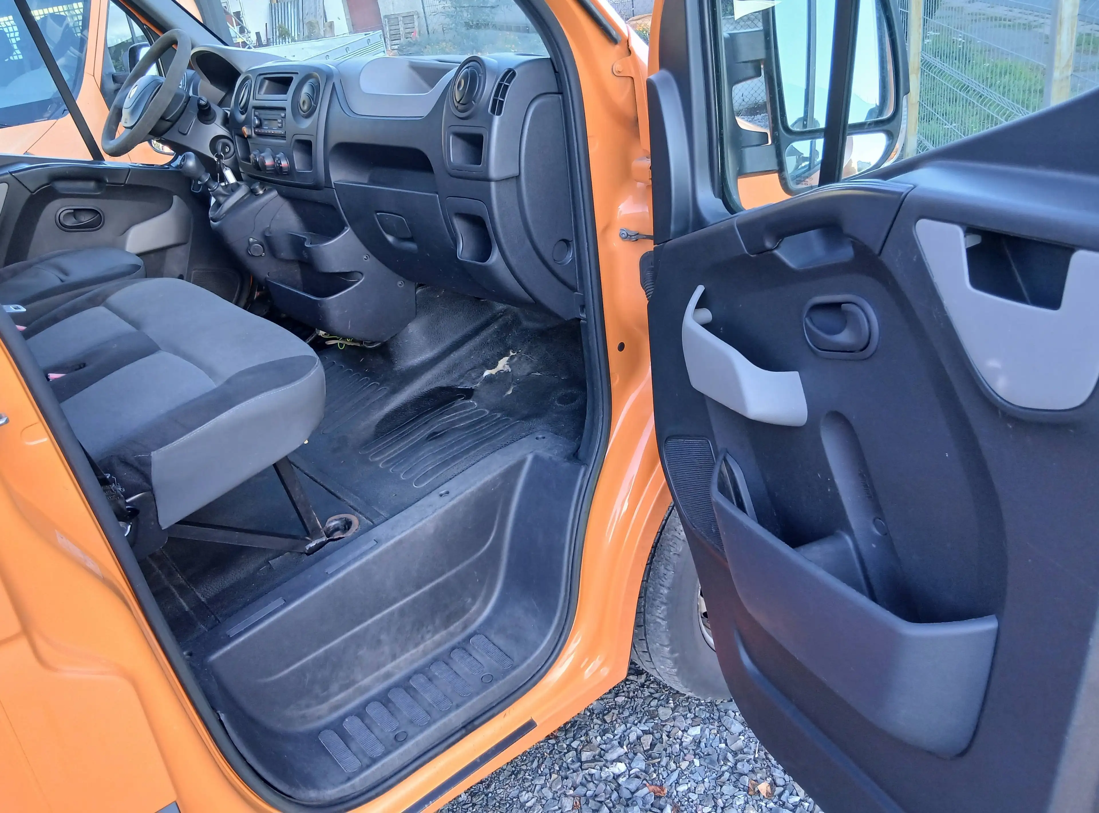 Renault Master L2H1 3,5t — photo 15